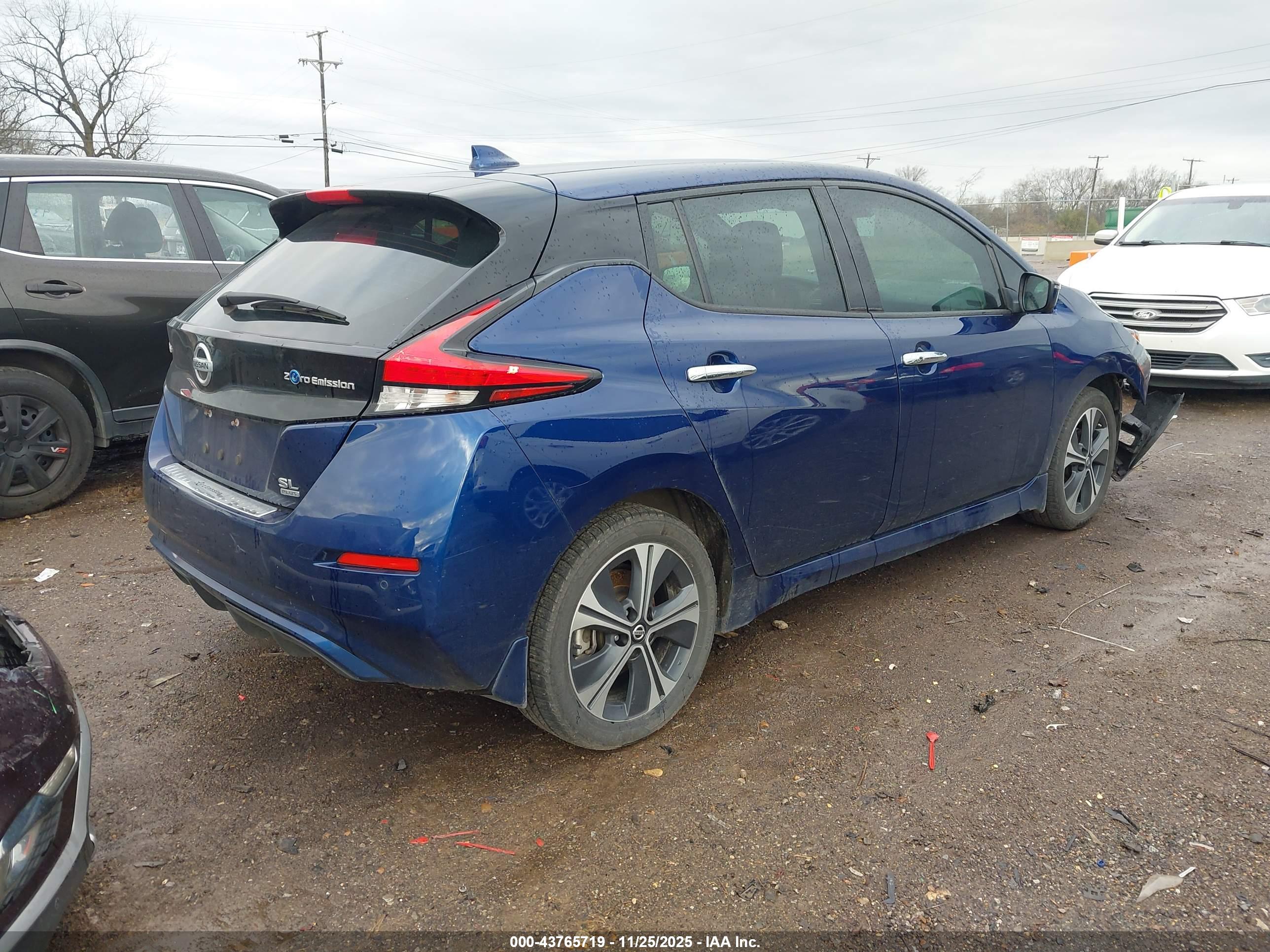 NISSAN LEAF image 4