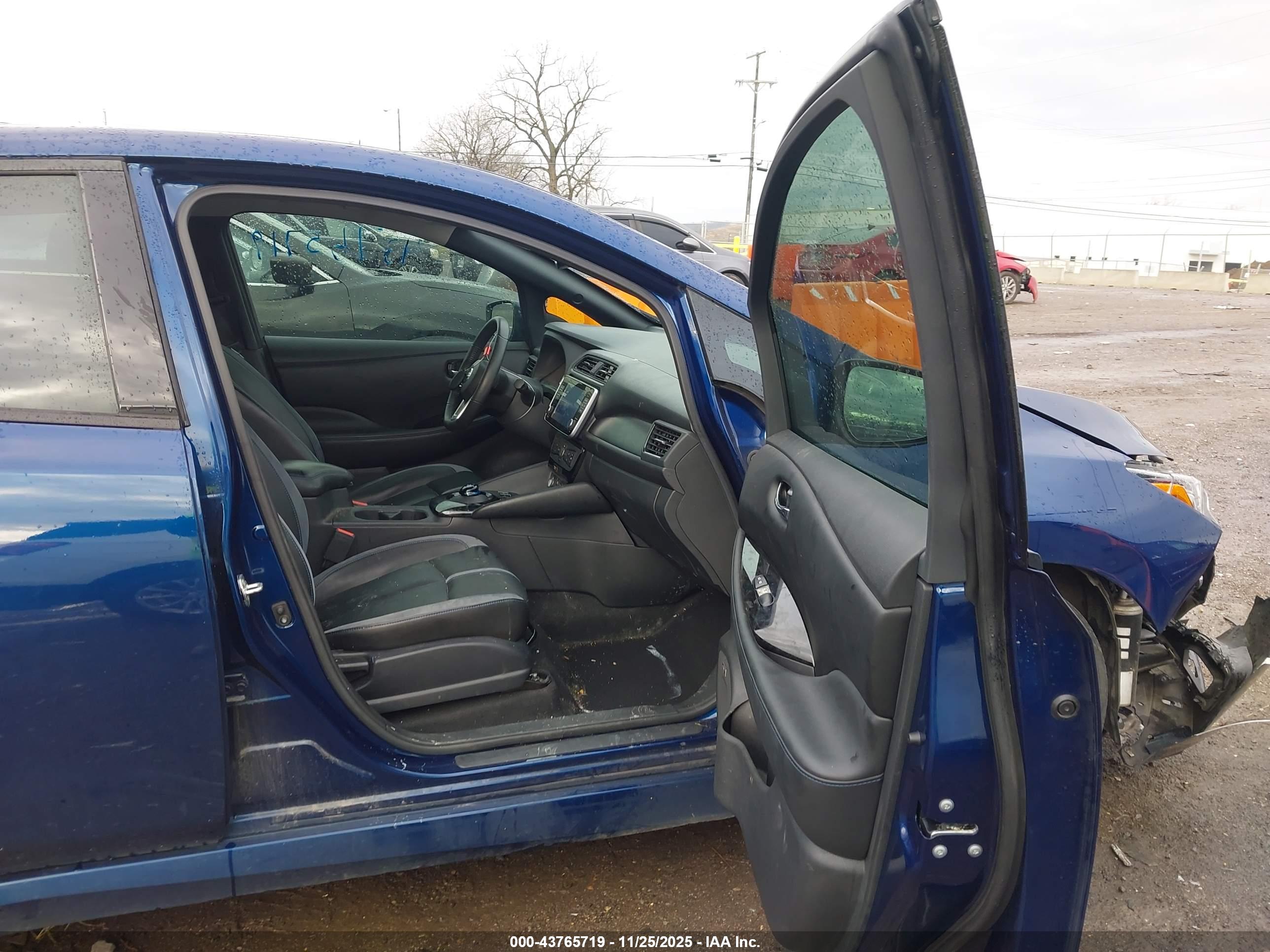 NISSAN LEAF image 5