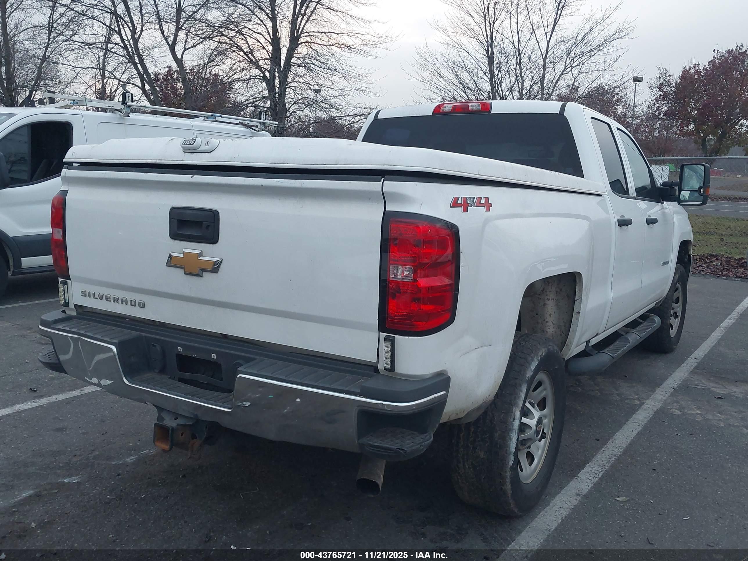CHEVROLET SILVERADO image 4