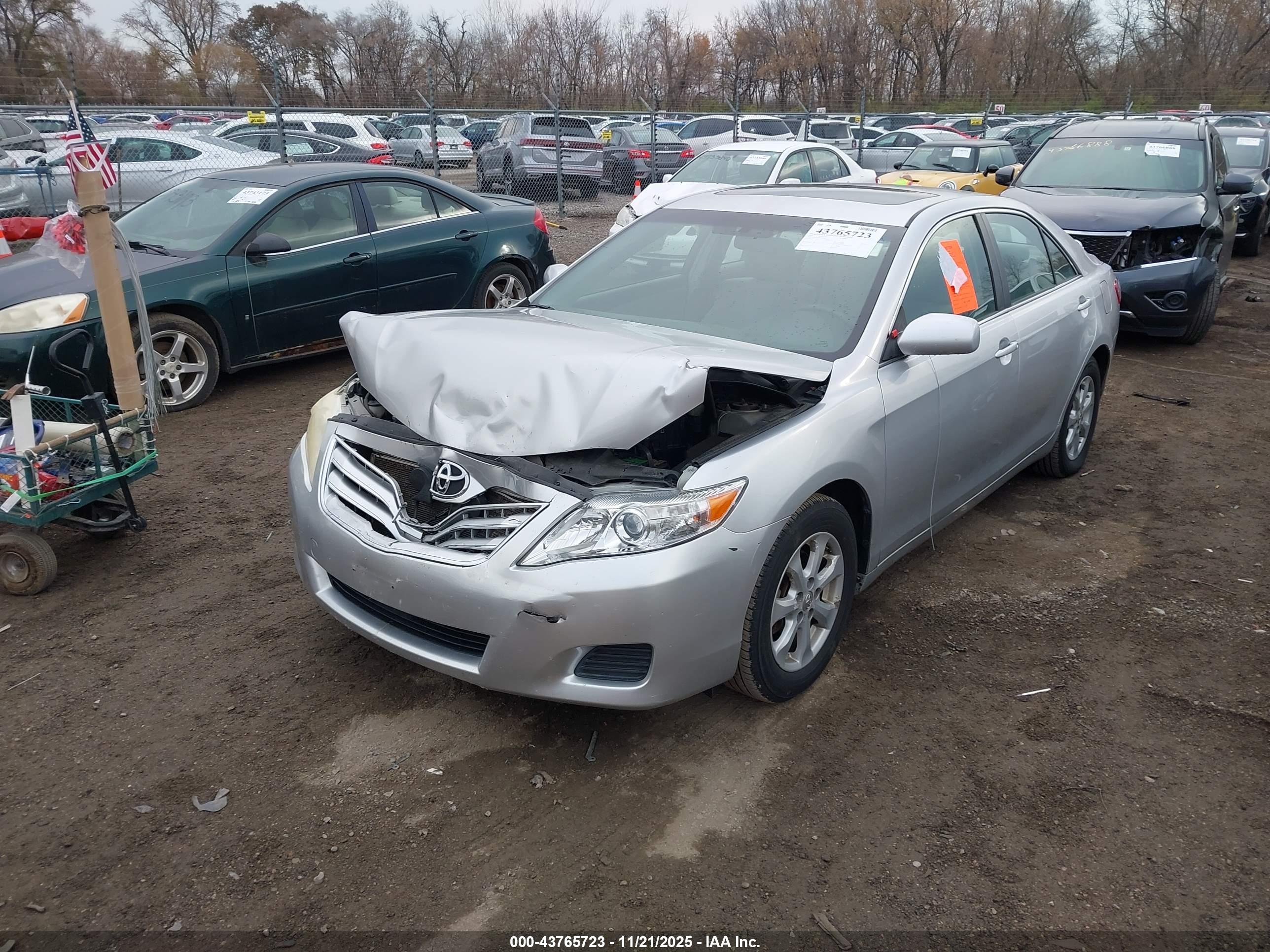 TOYOTA CAMRY image 2