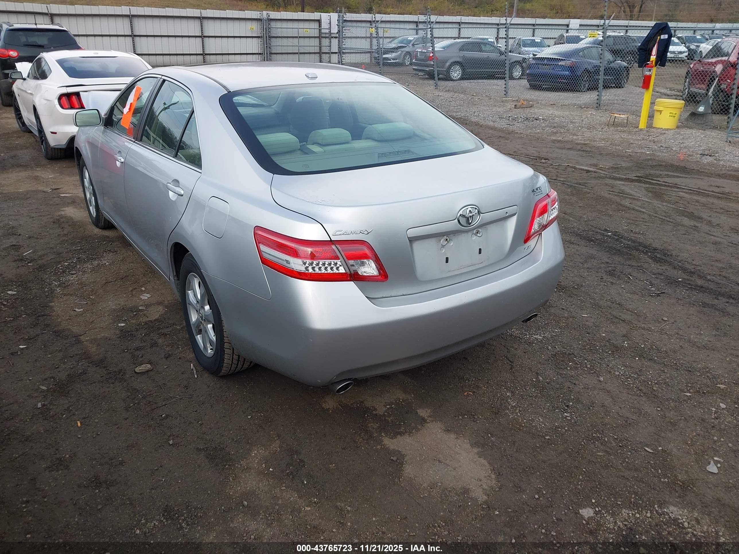 TOYOTA CAMRY image 3