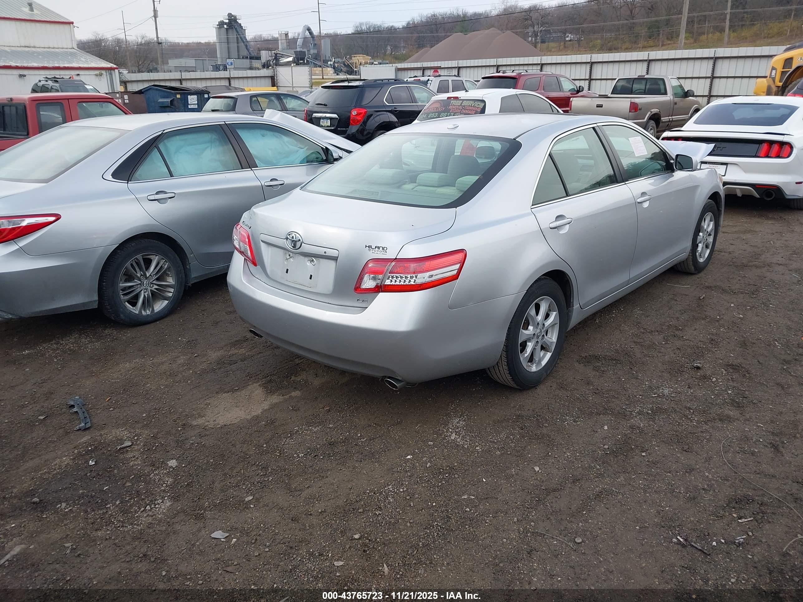 TOYOTA CAMRY image 4