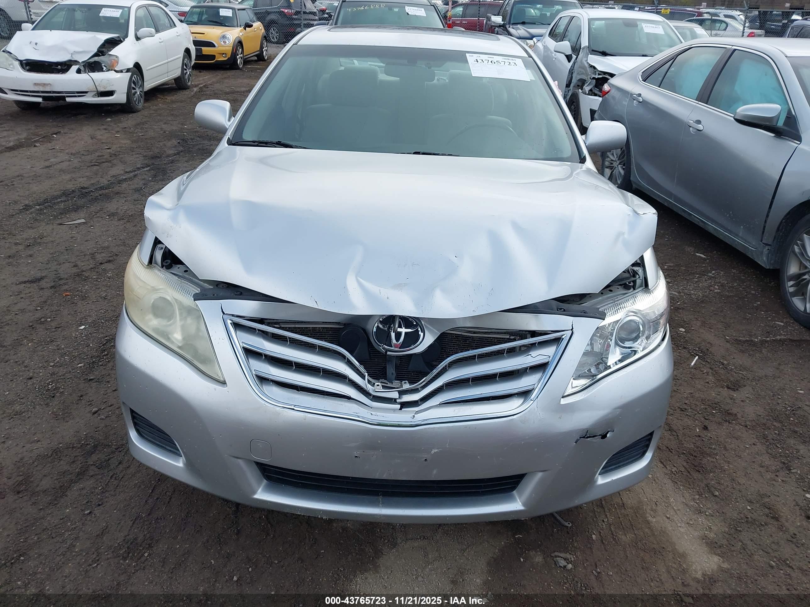 TOYOTA CAMRY image 6