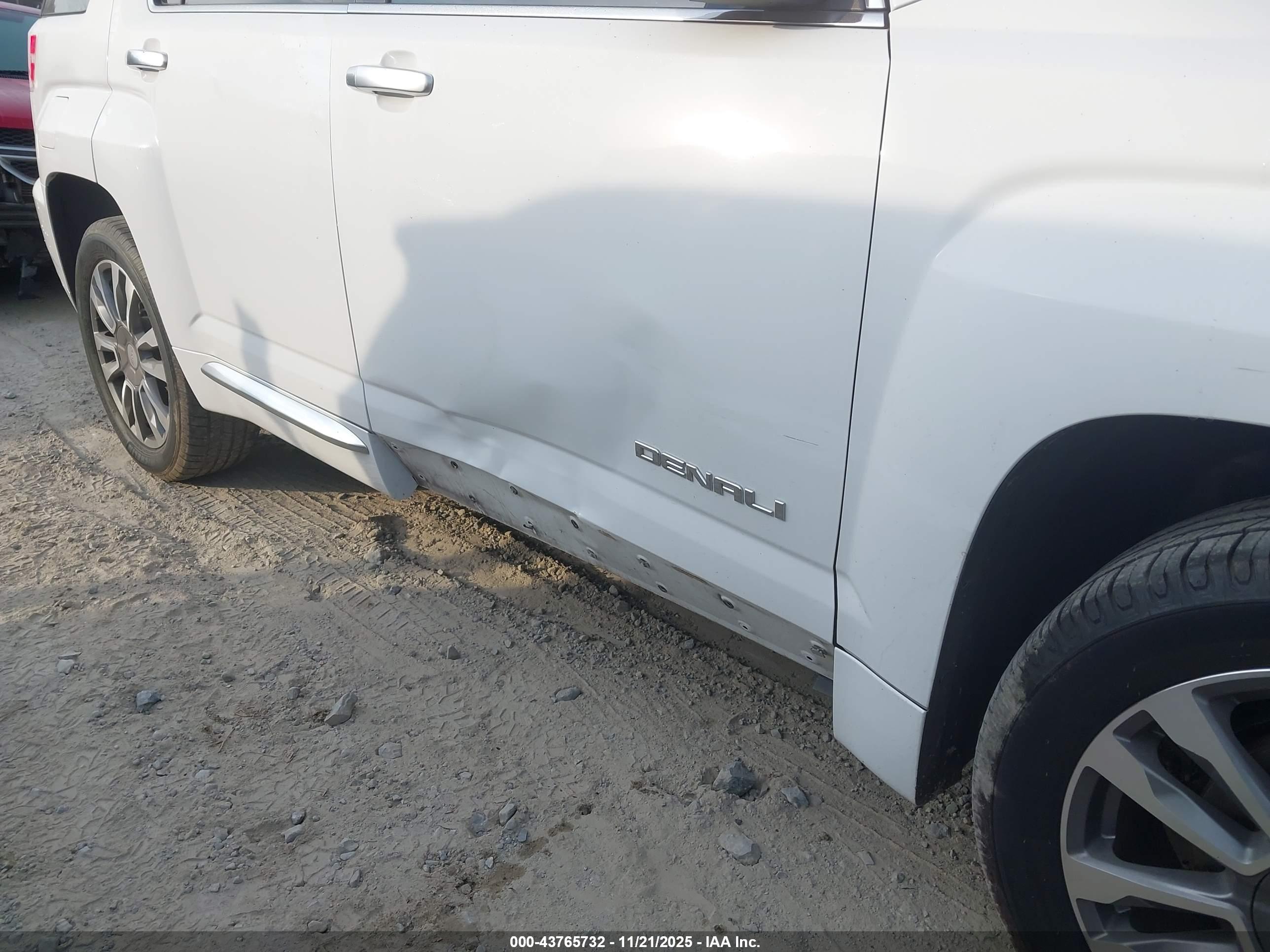 GMC TERRAIN image 6