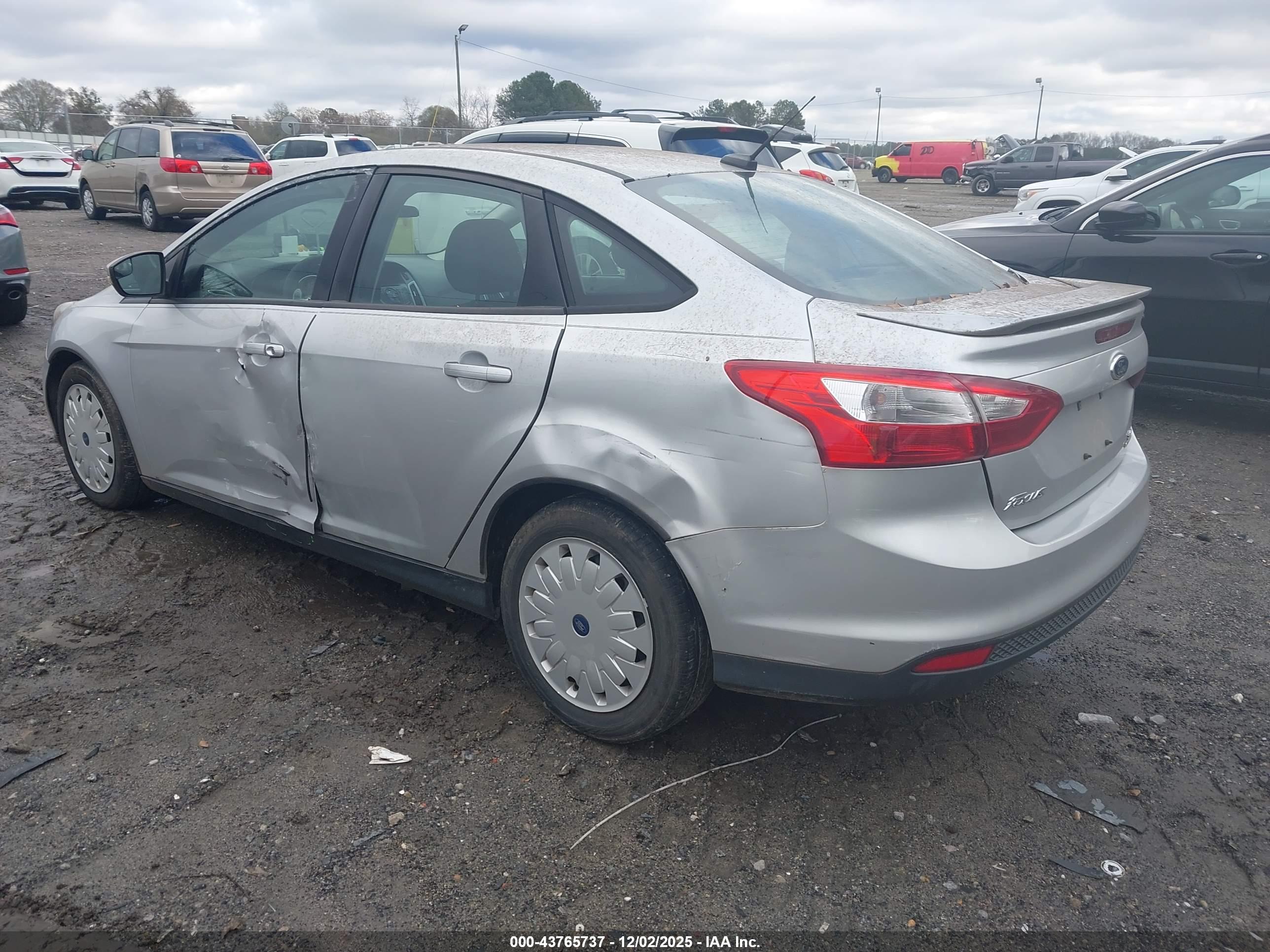 FORD FOCUS image 3