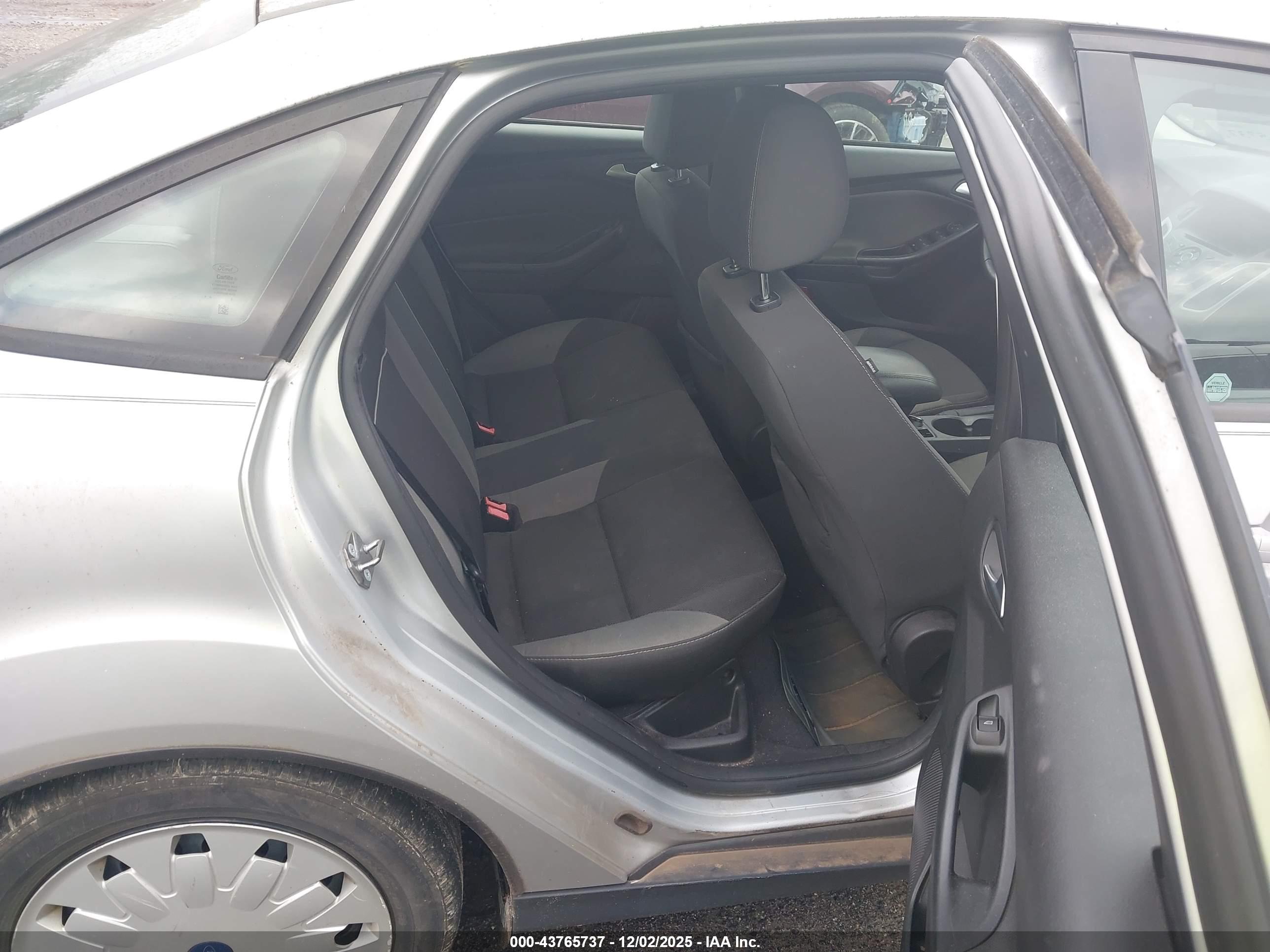 FORD FOCUS image 8