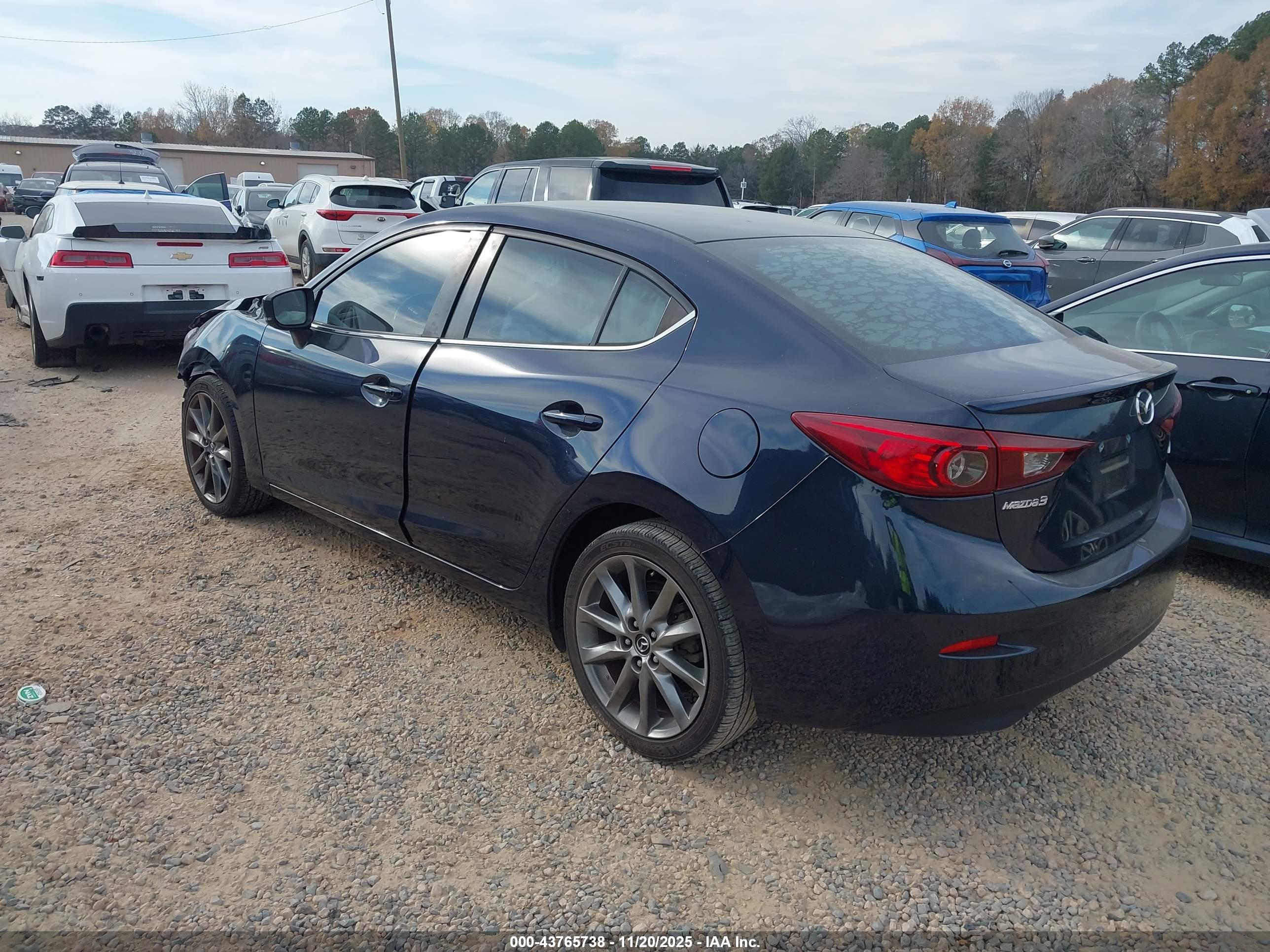 MAZDA MAZDA3 image 3