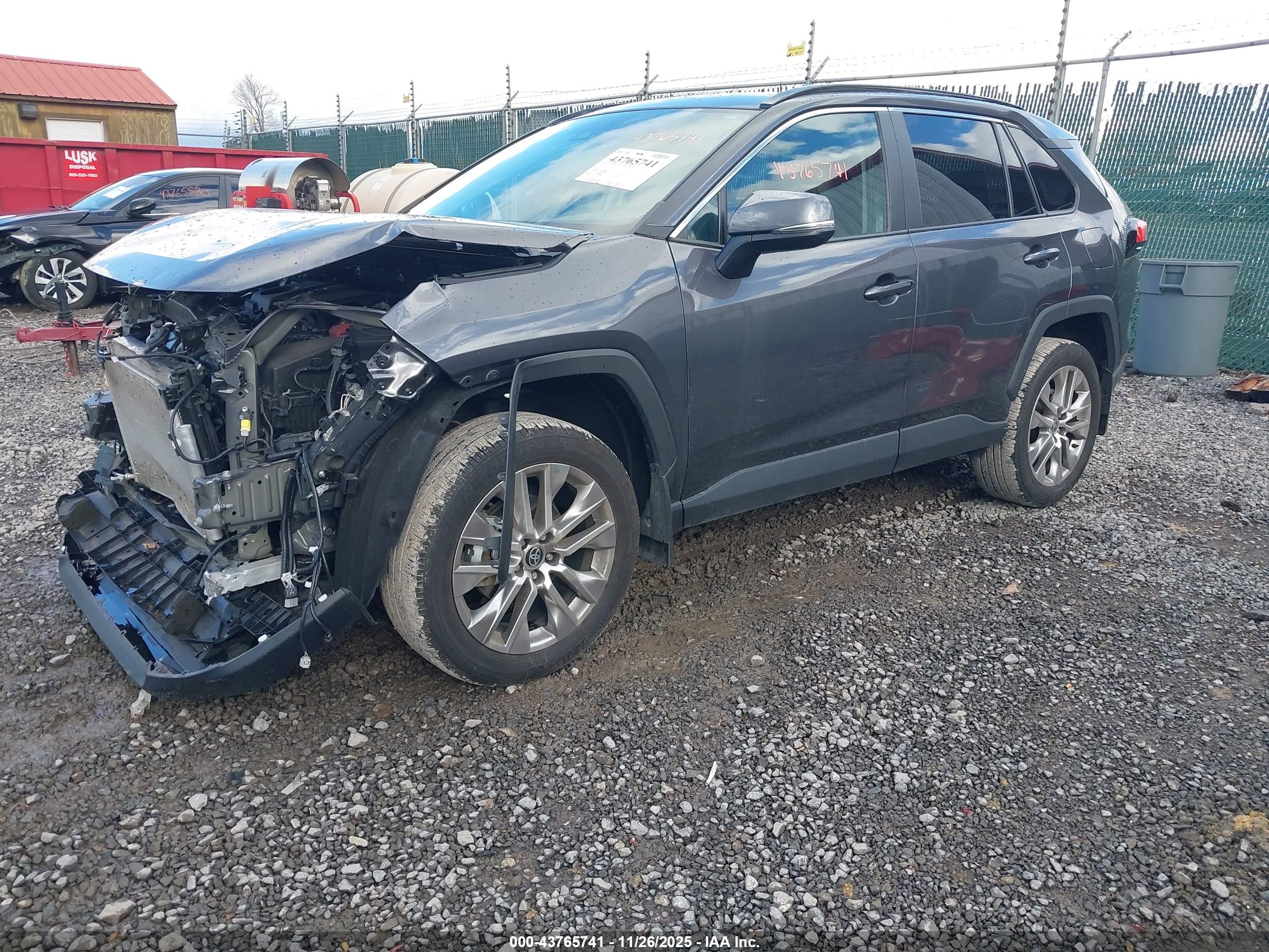 TOYOTA RAV4 image 2