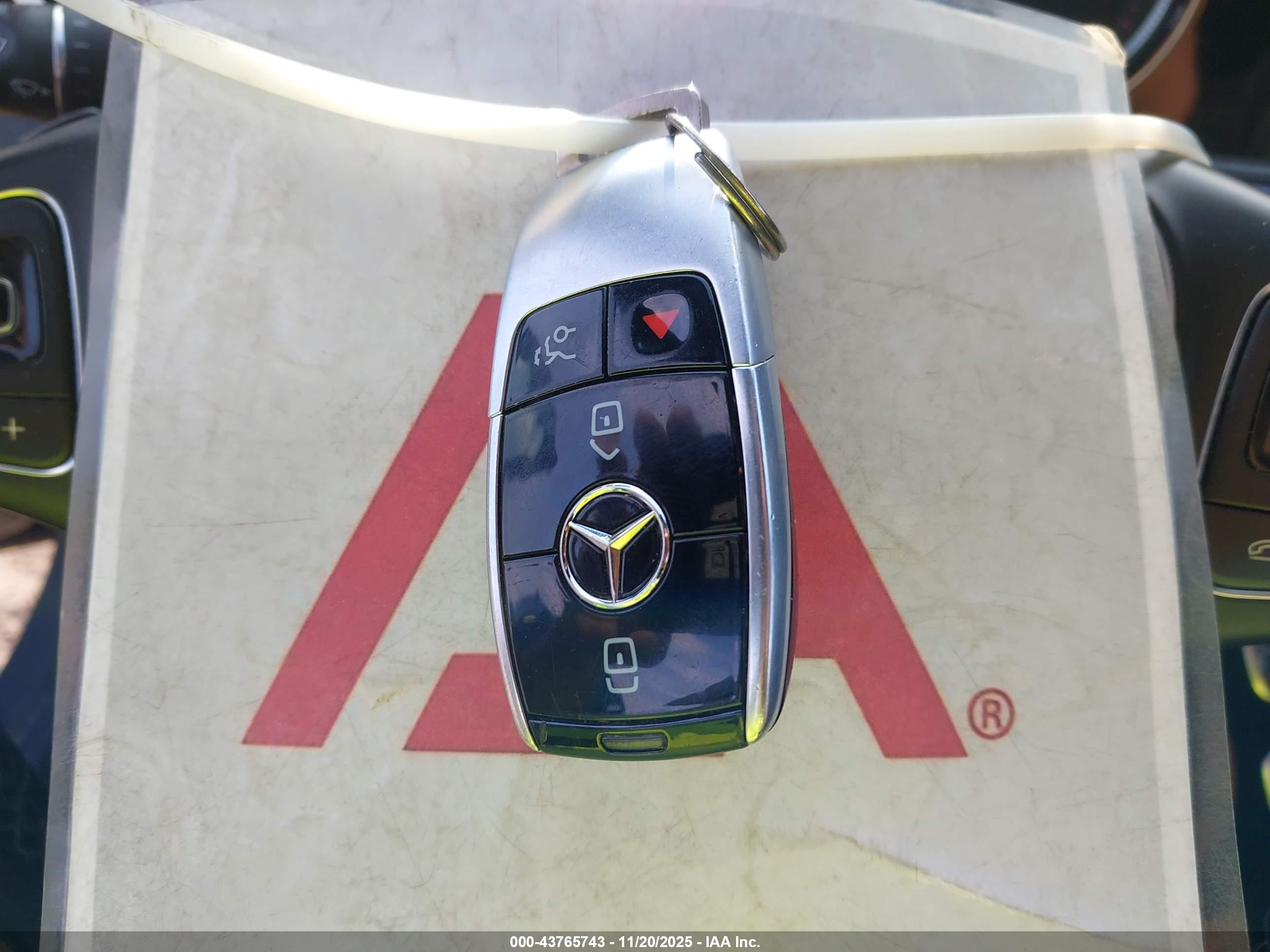 MERCEDES-BENZ E image 11