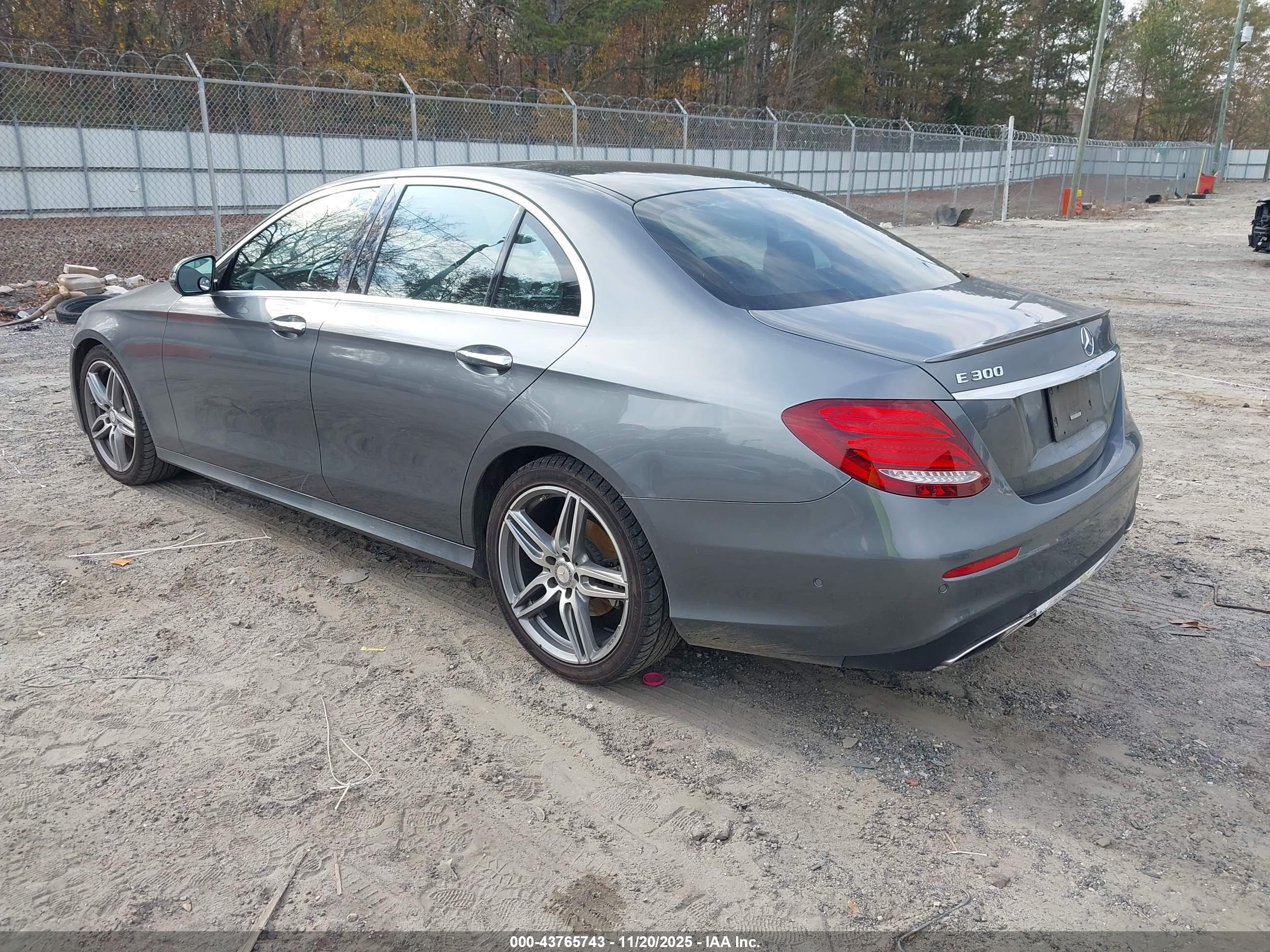 MERCEDES-BENZ E image 3