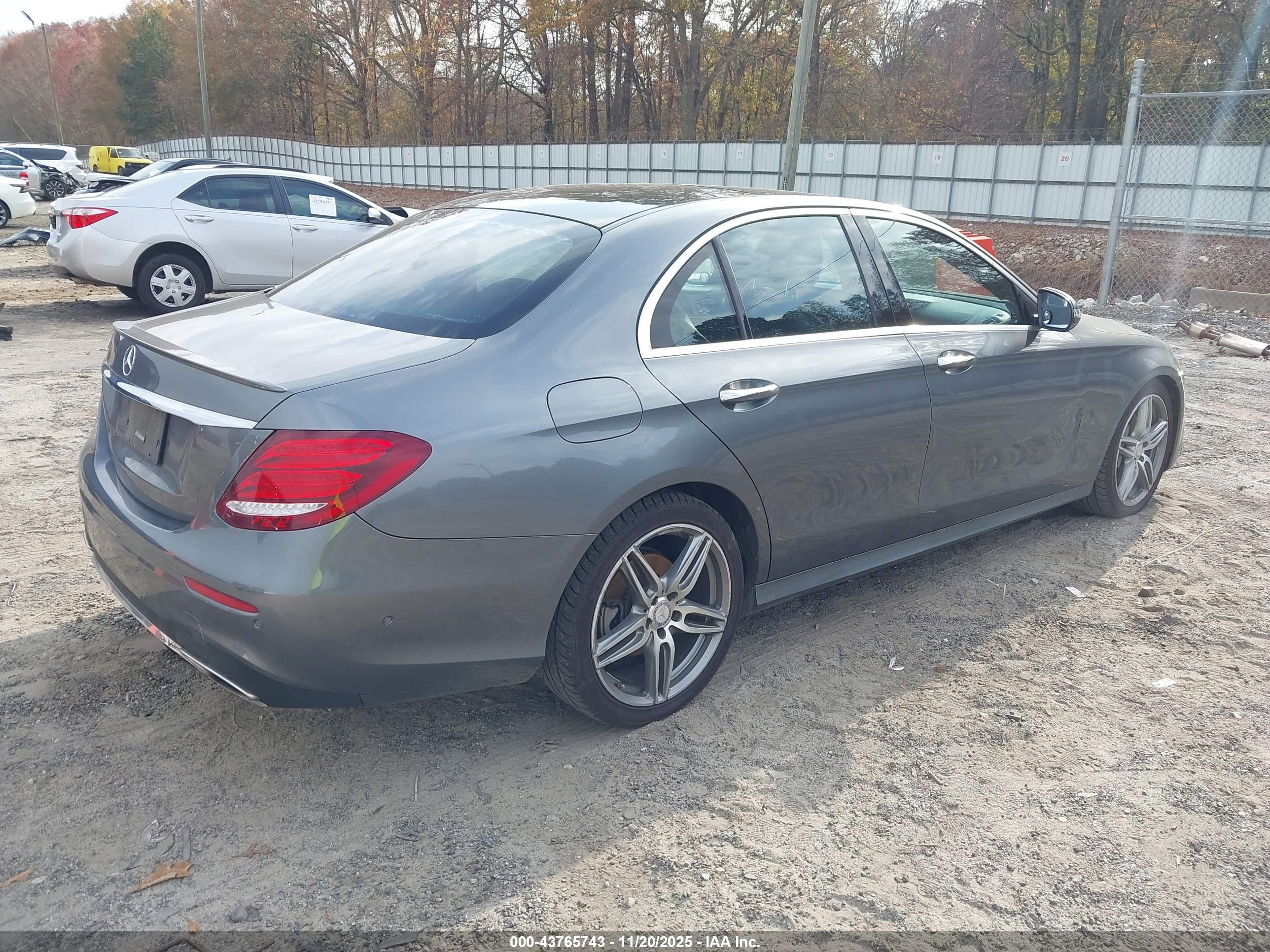 MERCEDES-BENZ E image 4