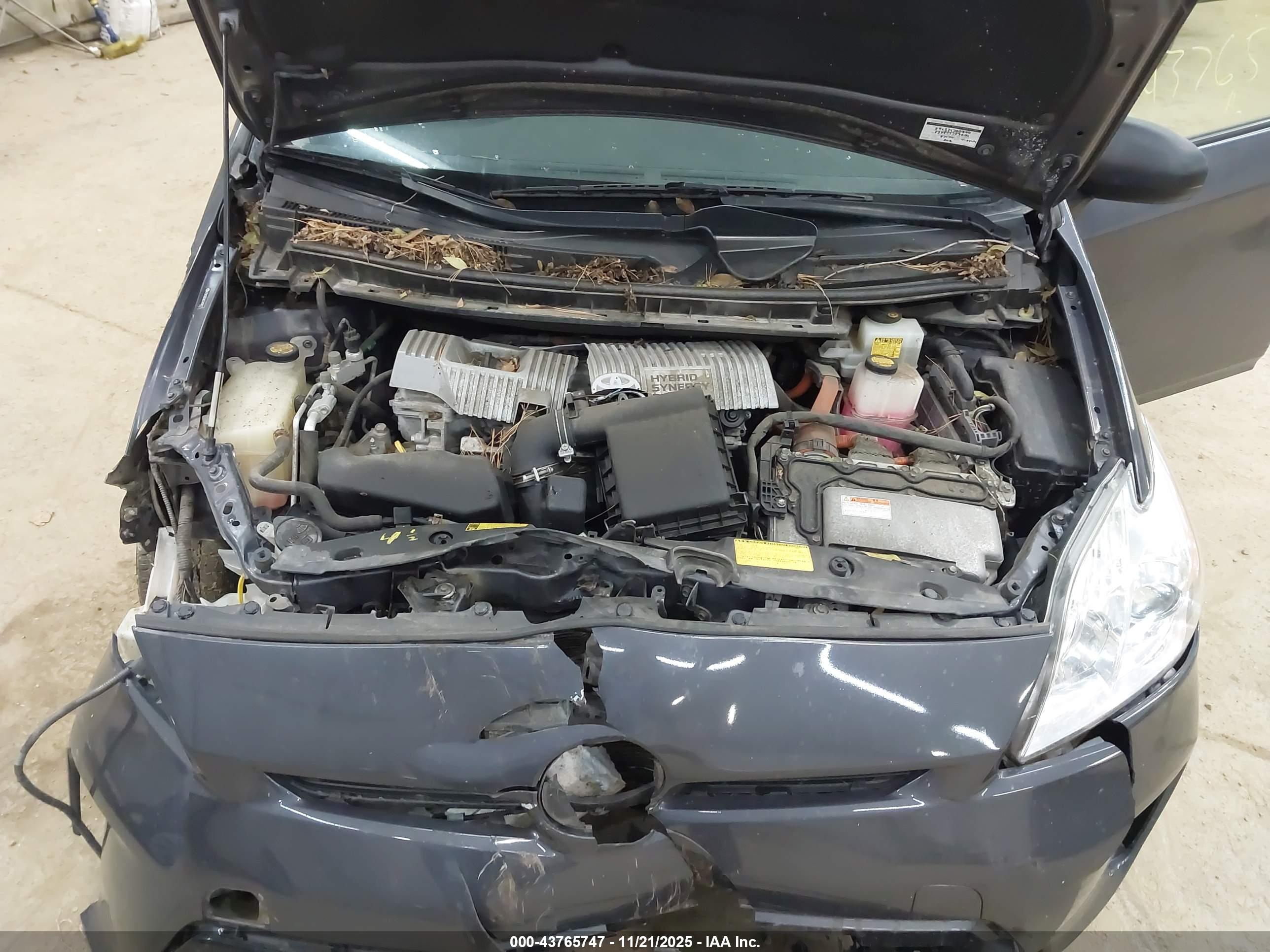 TOYOTA PRIUS image 10