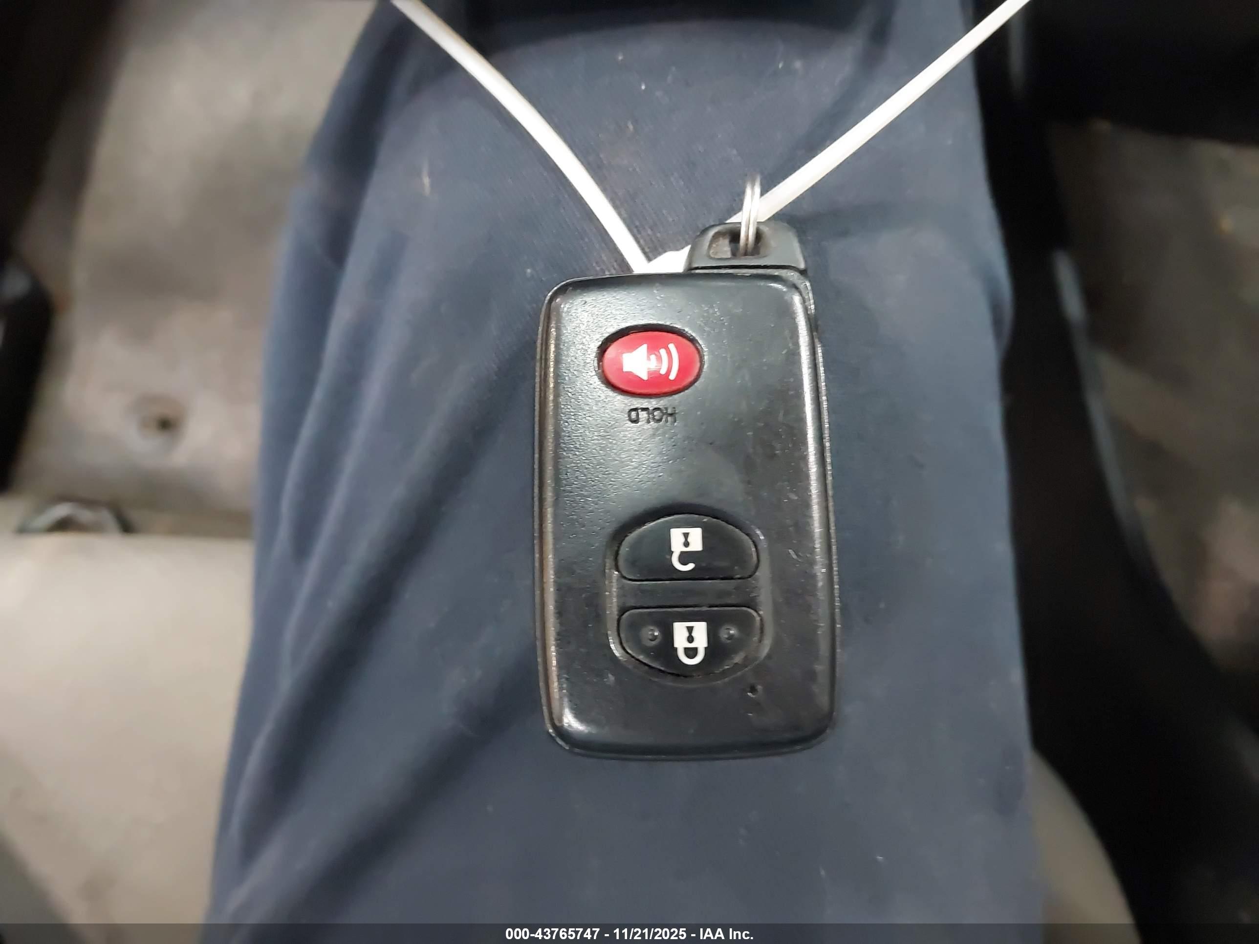TOYOTA PRIUS image 11