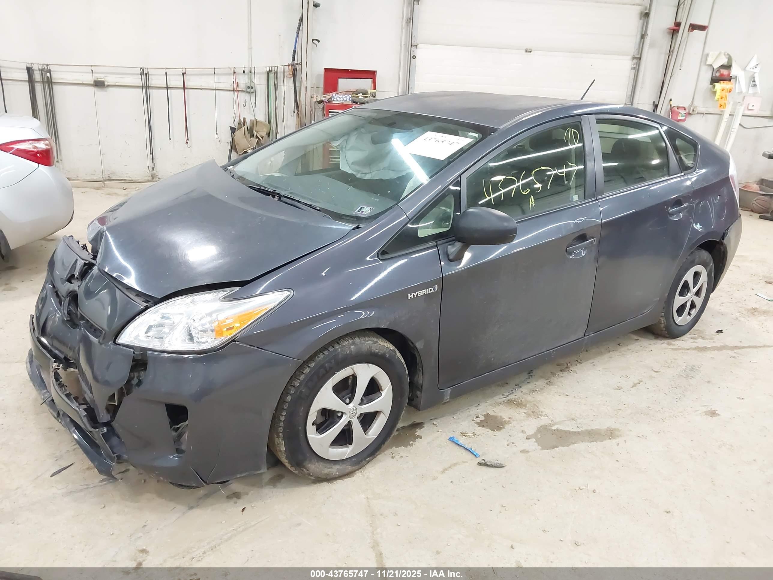 TOYOTA PRIUS image 2