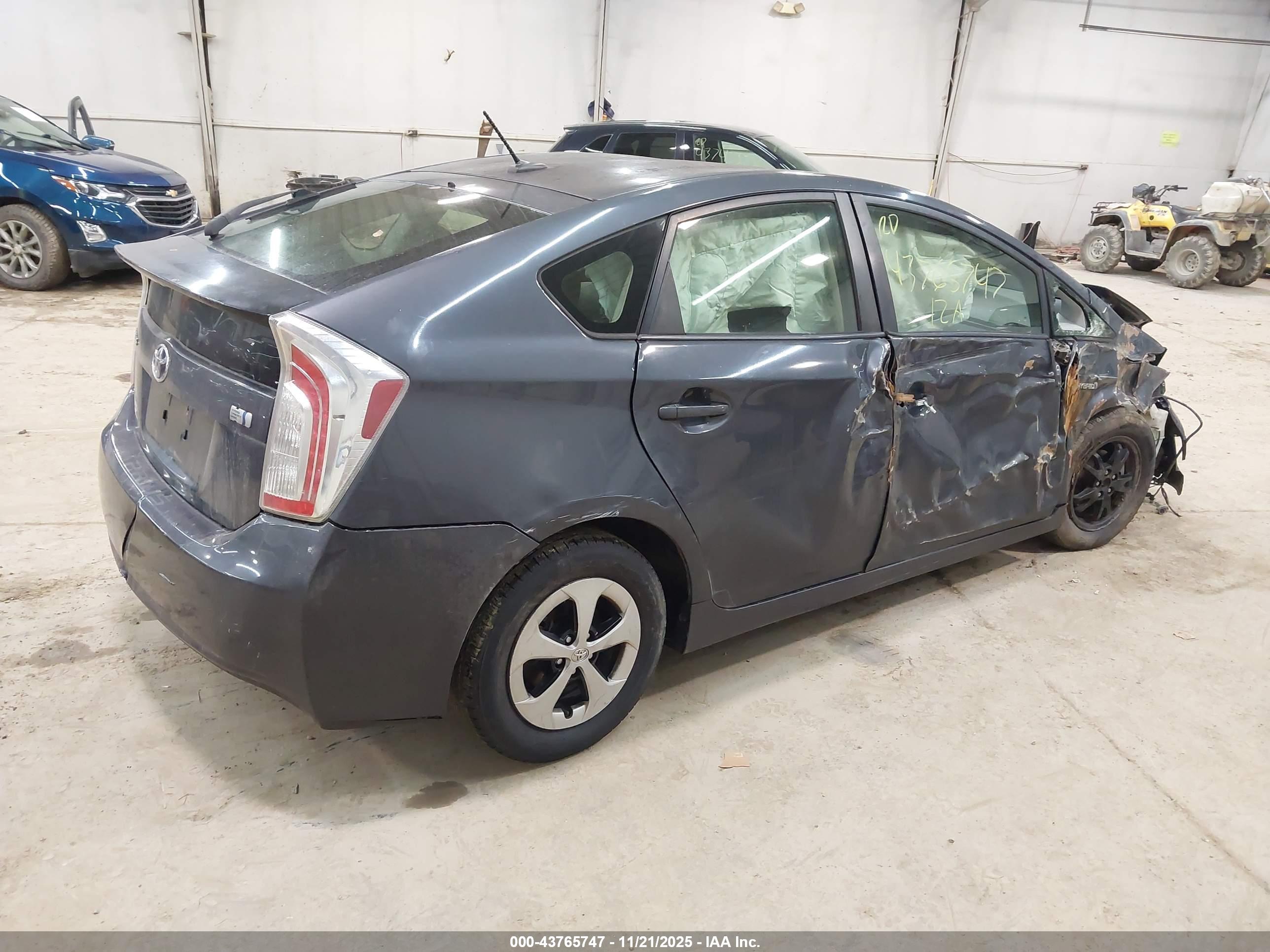 TOYOTA PRIUS image 4