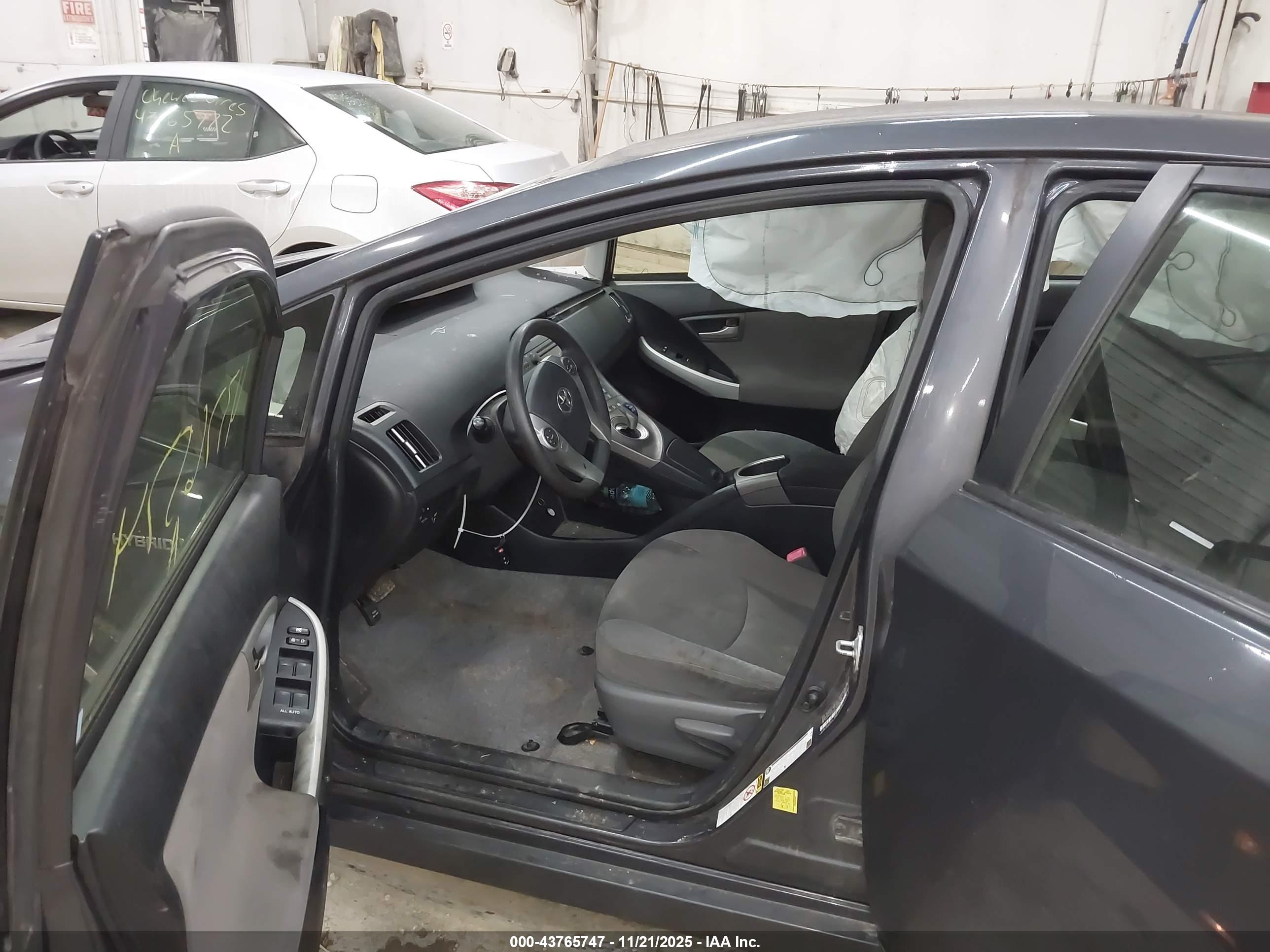 TOYOTA PRIUS image 5