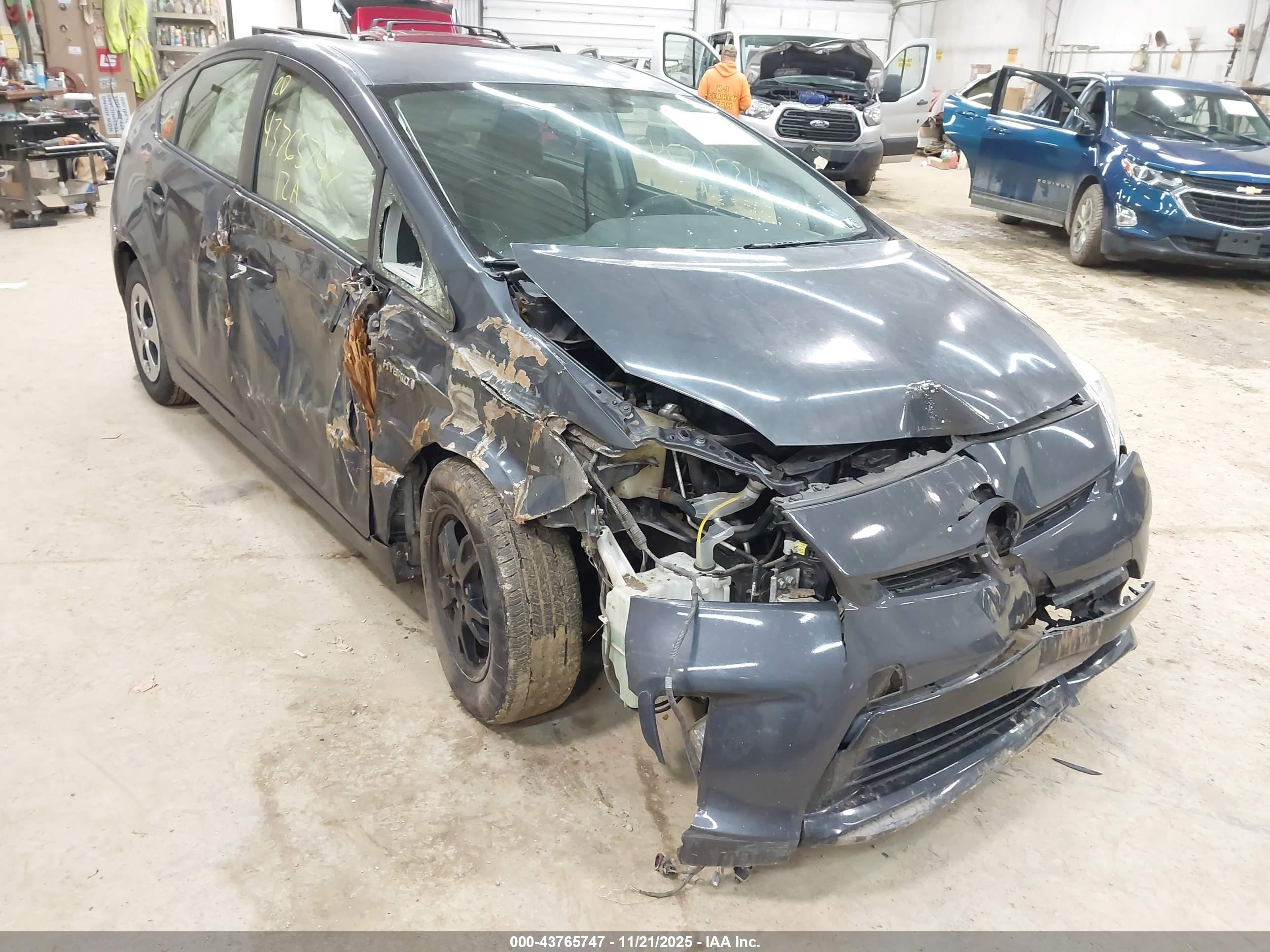 TOYOTA PRIUS image 6