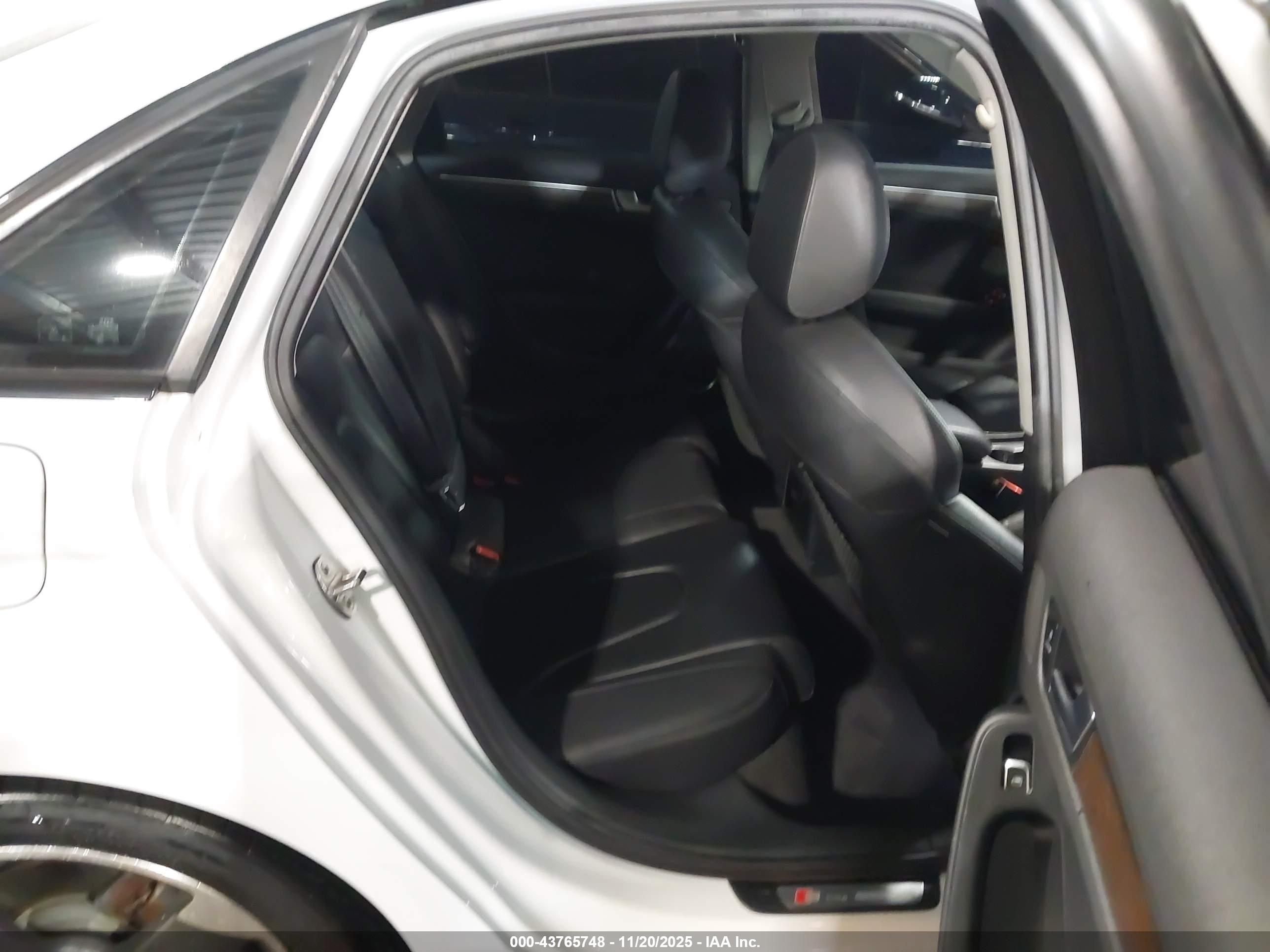 AUDI A4 image 8