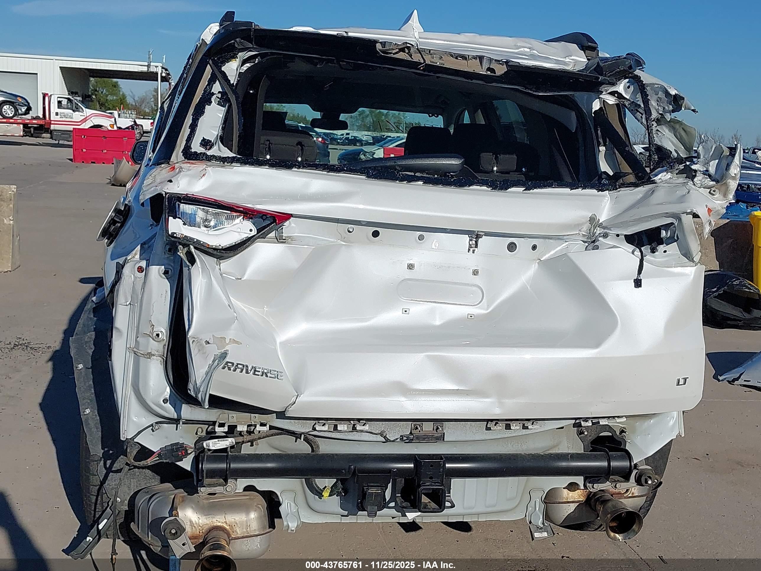 CHEVROLET TRAVERSE image 6