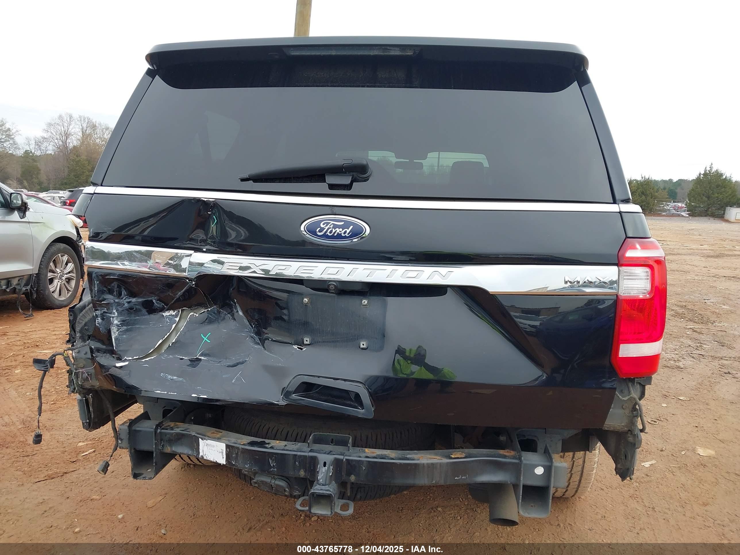 FORD EXPEDITION image 6