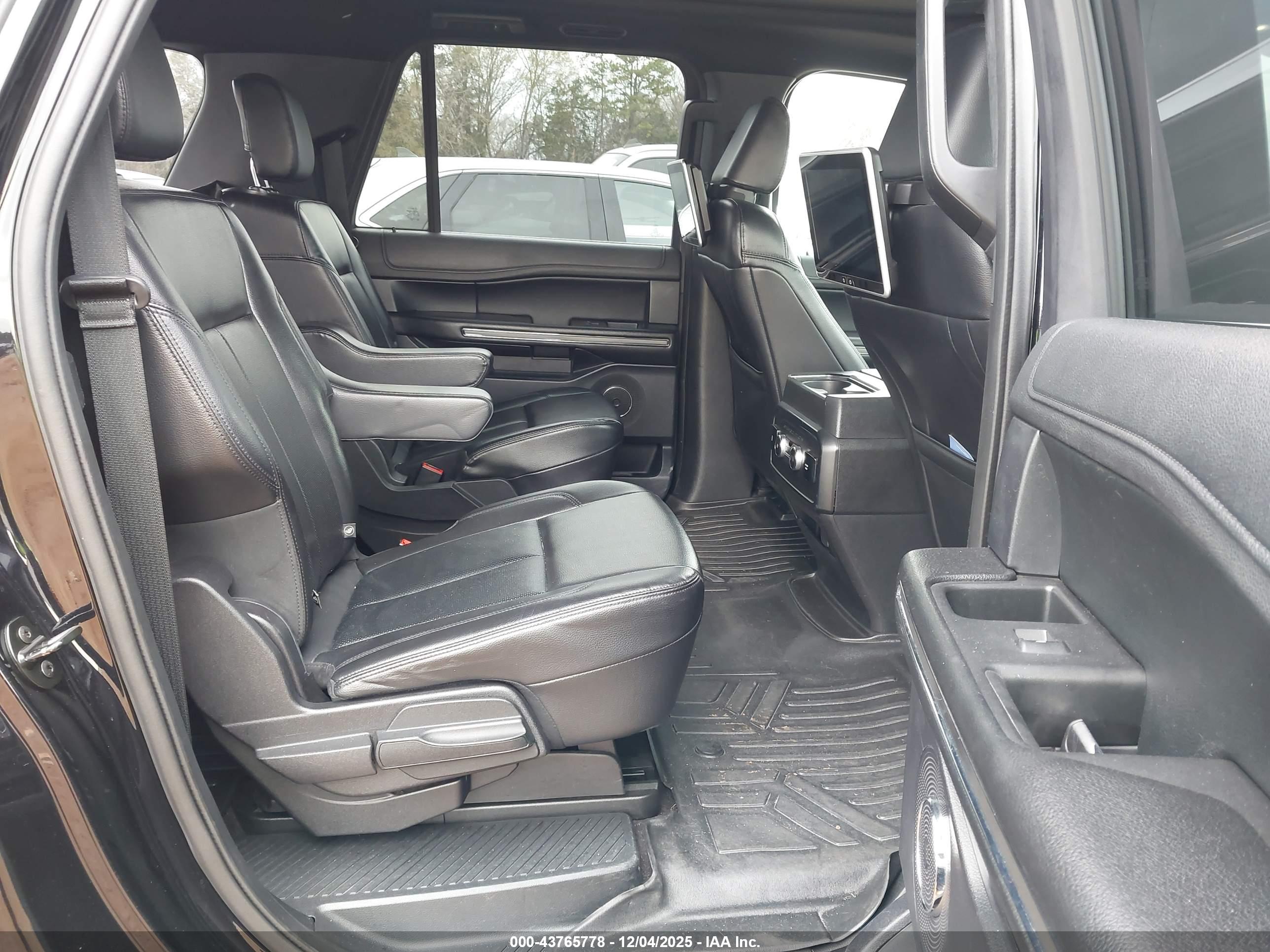 FORD EXPEDITION image 8