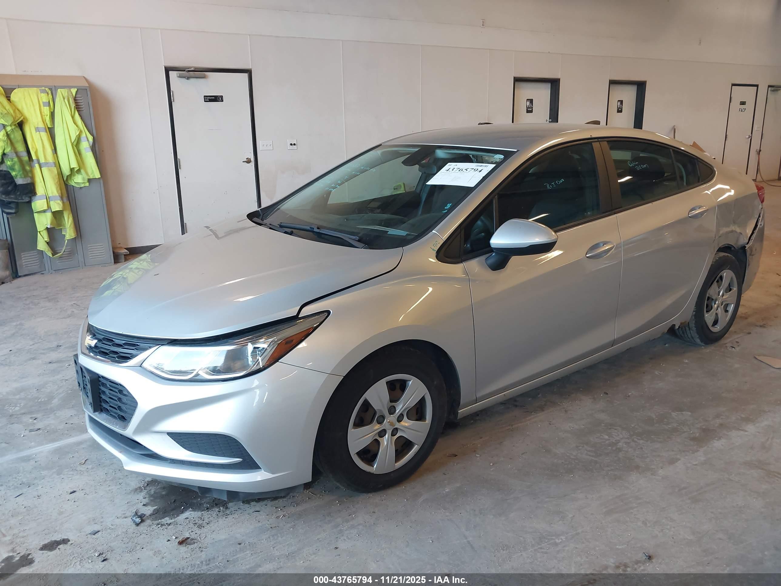 CHEVROLET CRUZE image 2