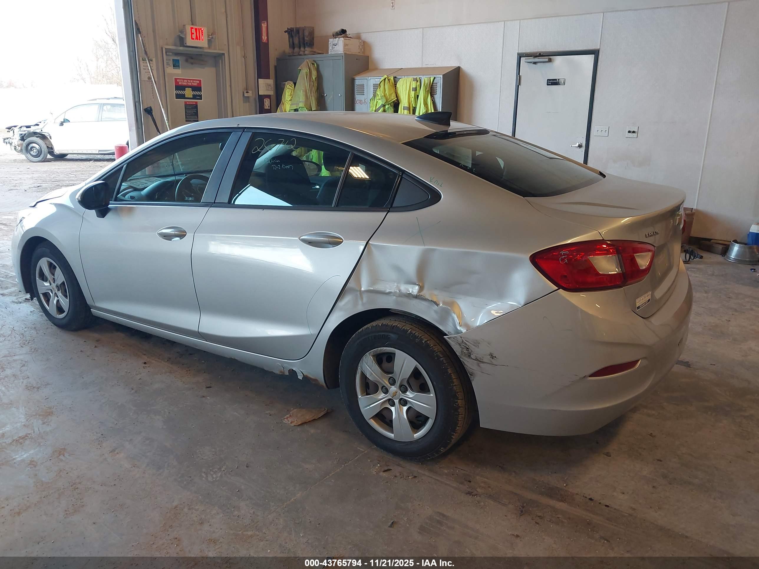 CHEVROLET CRUZE image 3