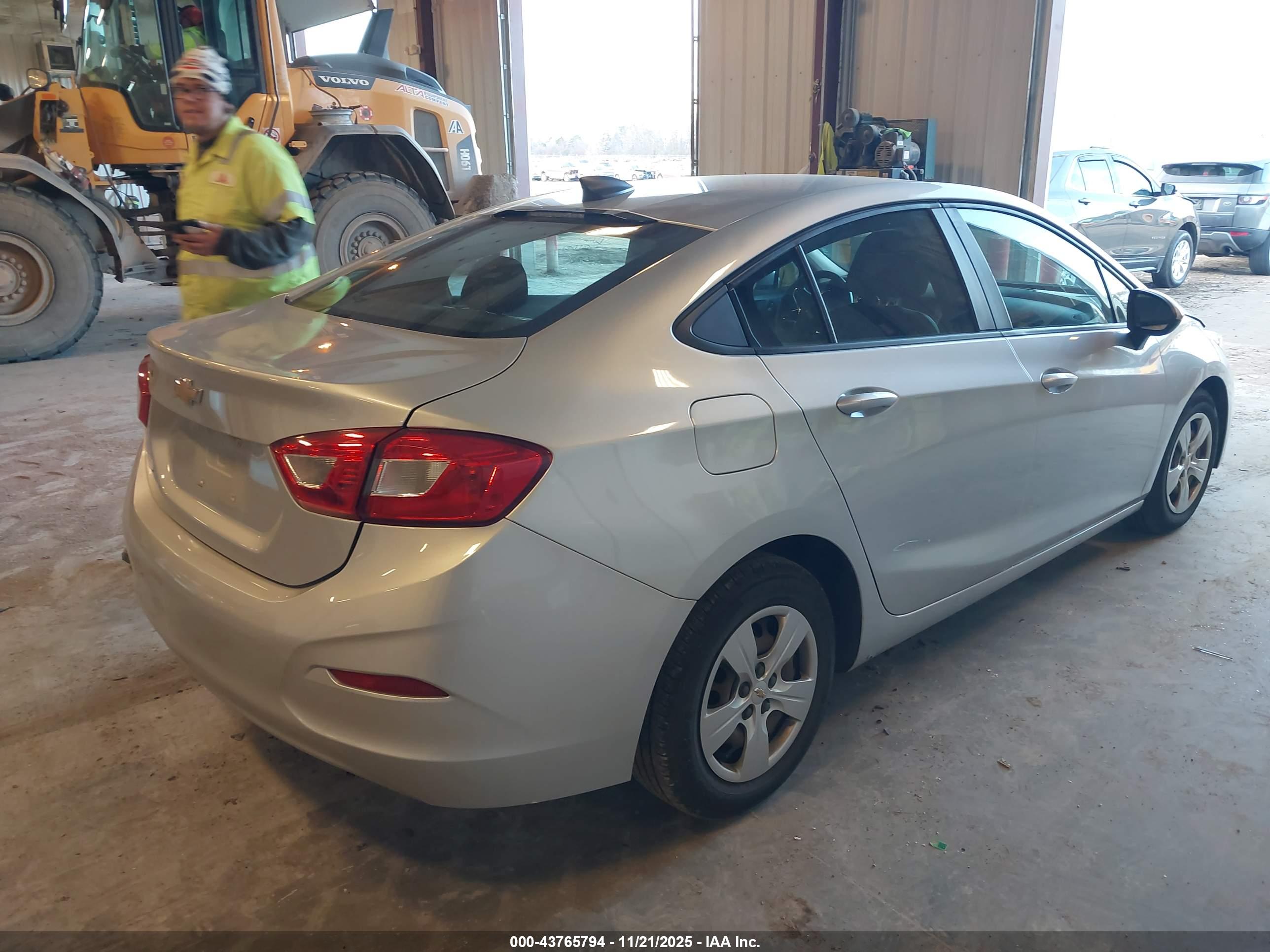 CHEVROLET CRUZE image 4