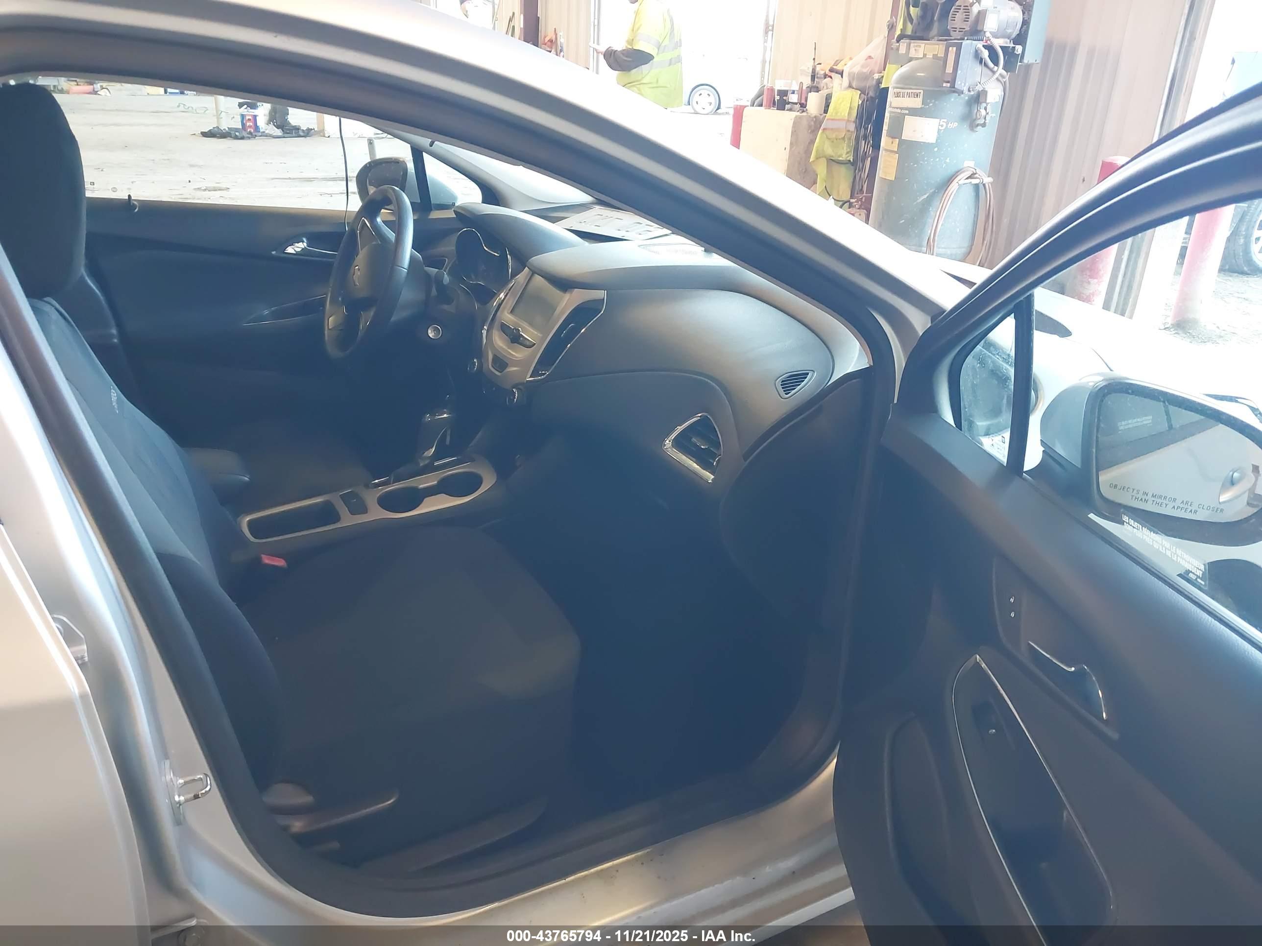 CHEVROLET CRUZE image 5