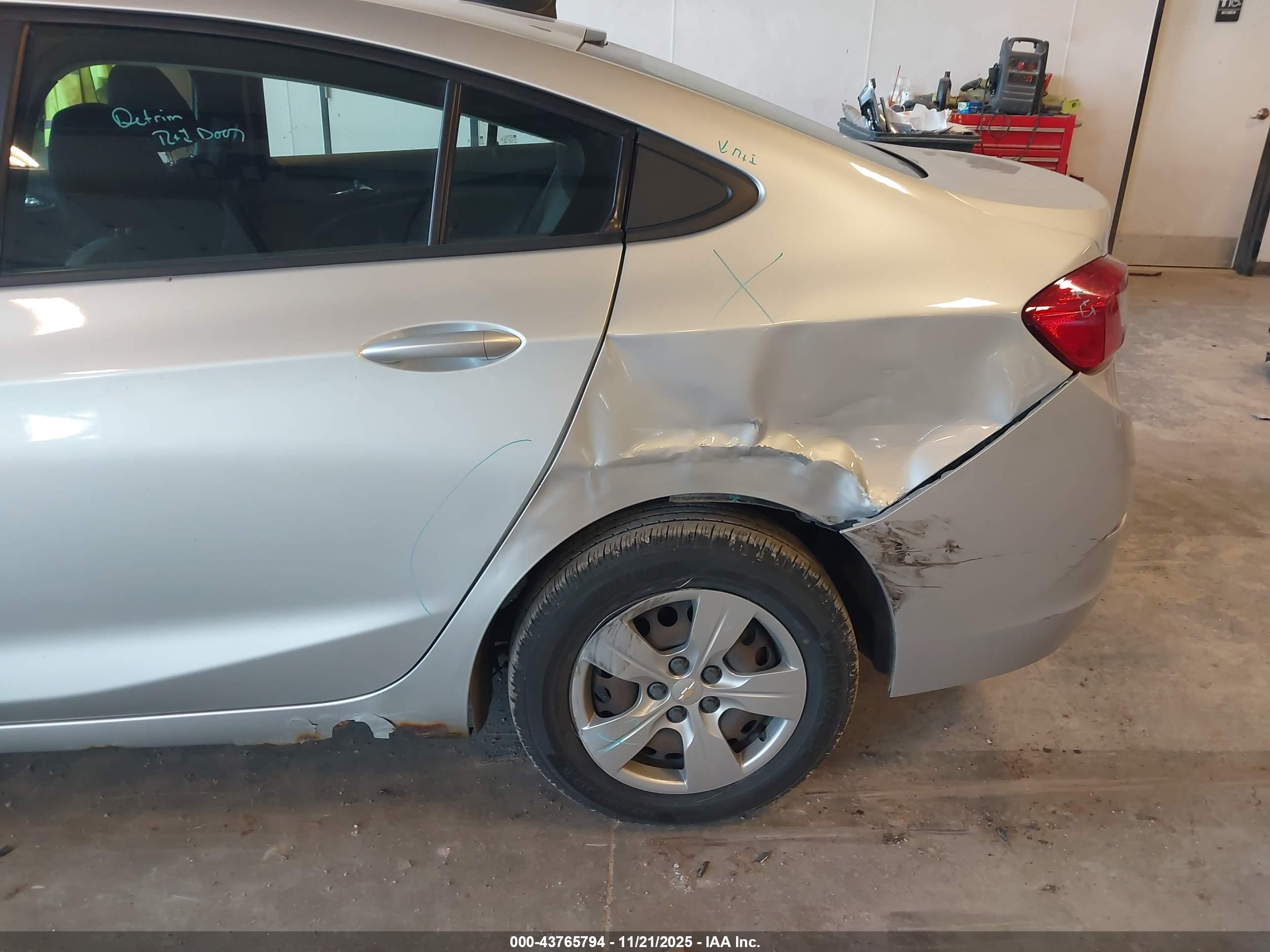 CHEVROLET CRUZE image 6