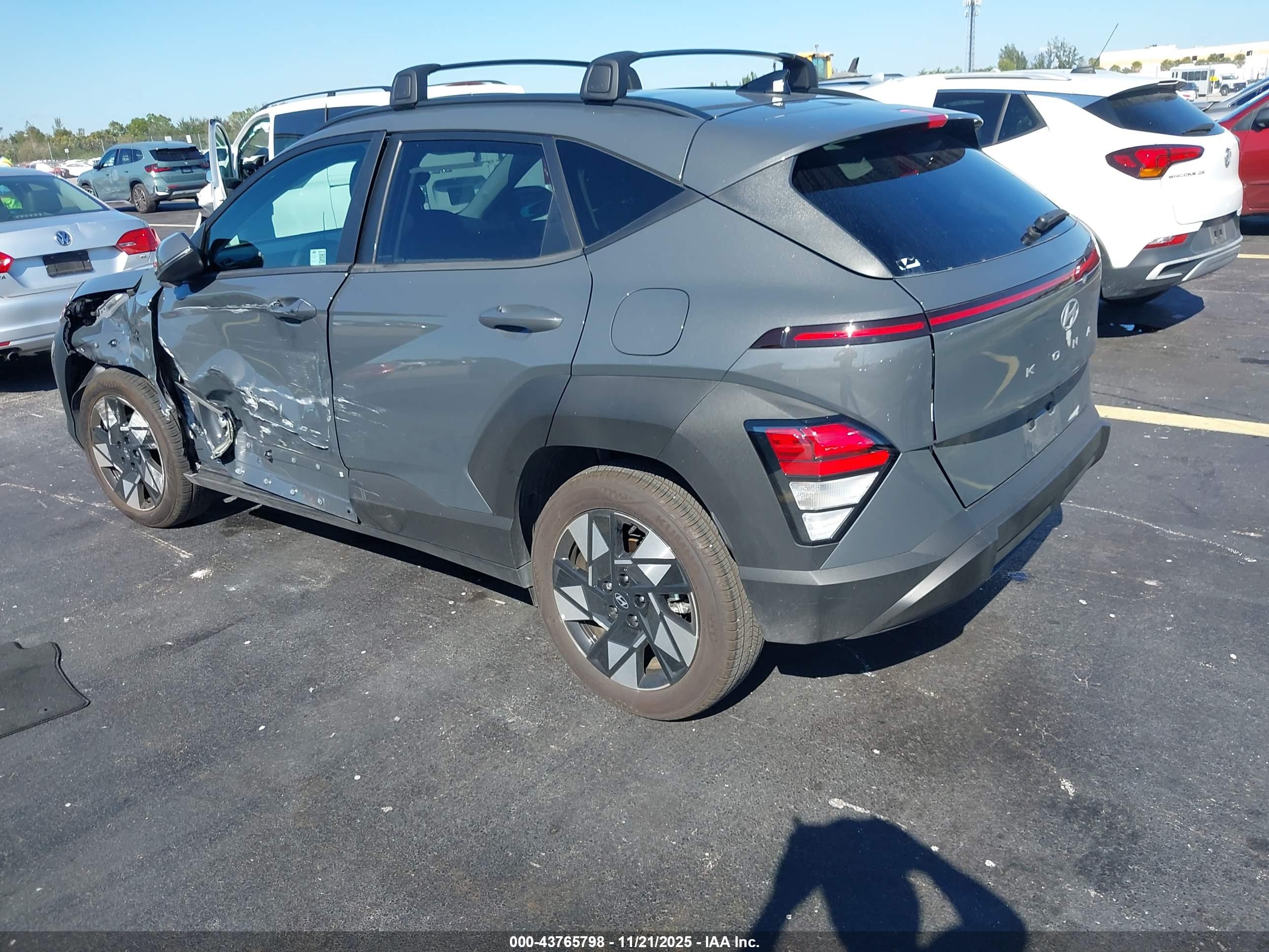 HYUNDAI KONA image 3