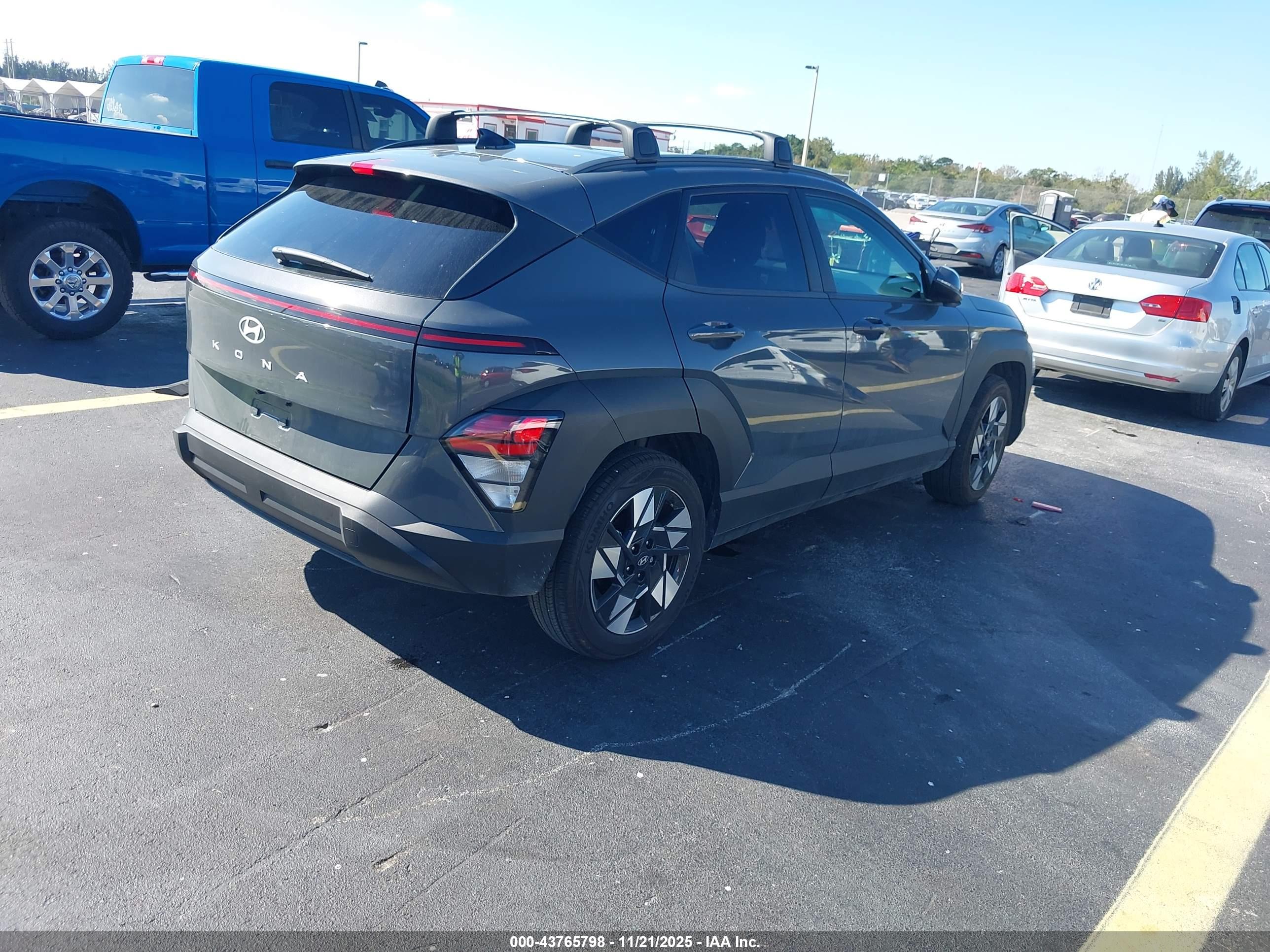 HYUNDAI KONA image 4
