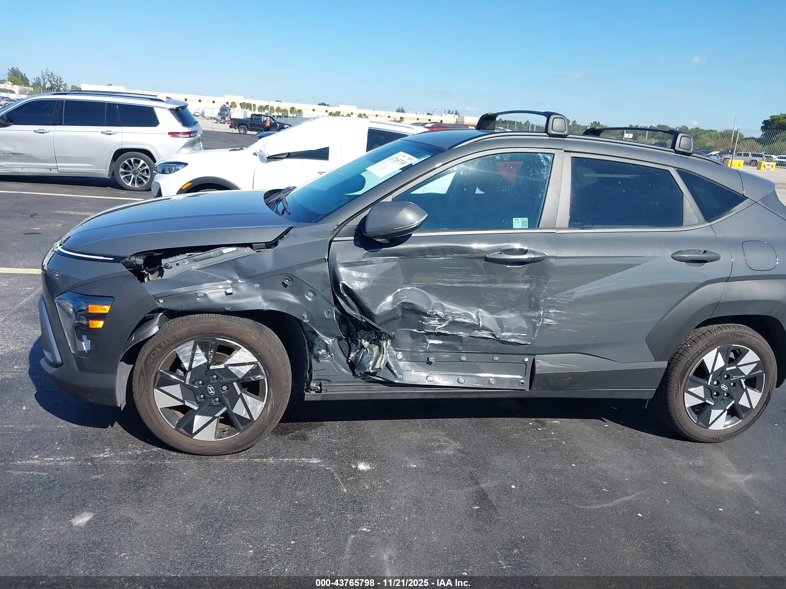 HYUNDAI KONA image 6