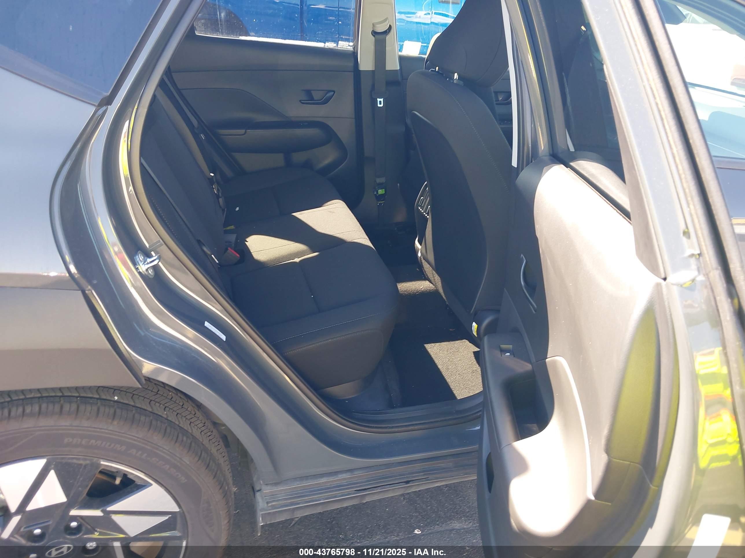 HYUNDAI KONA image 8
