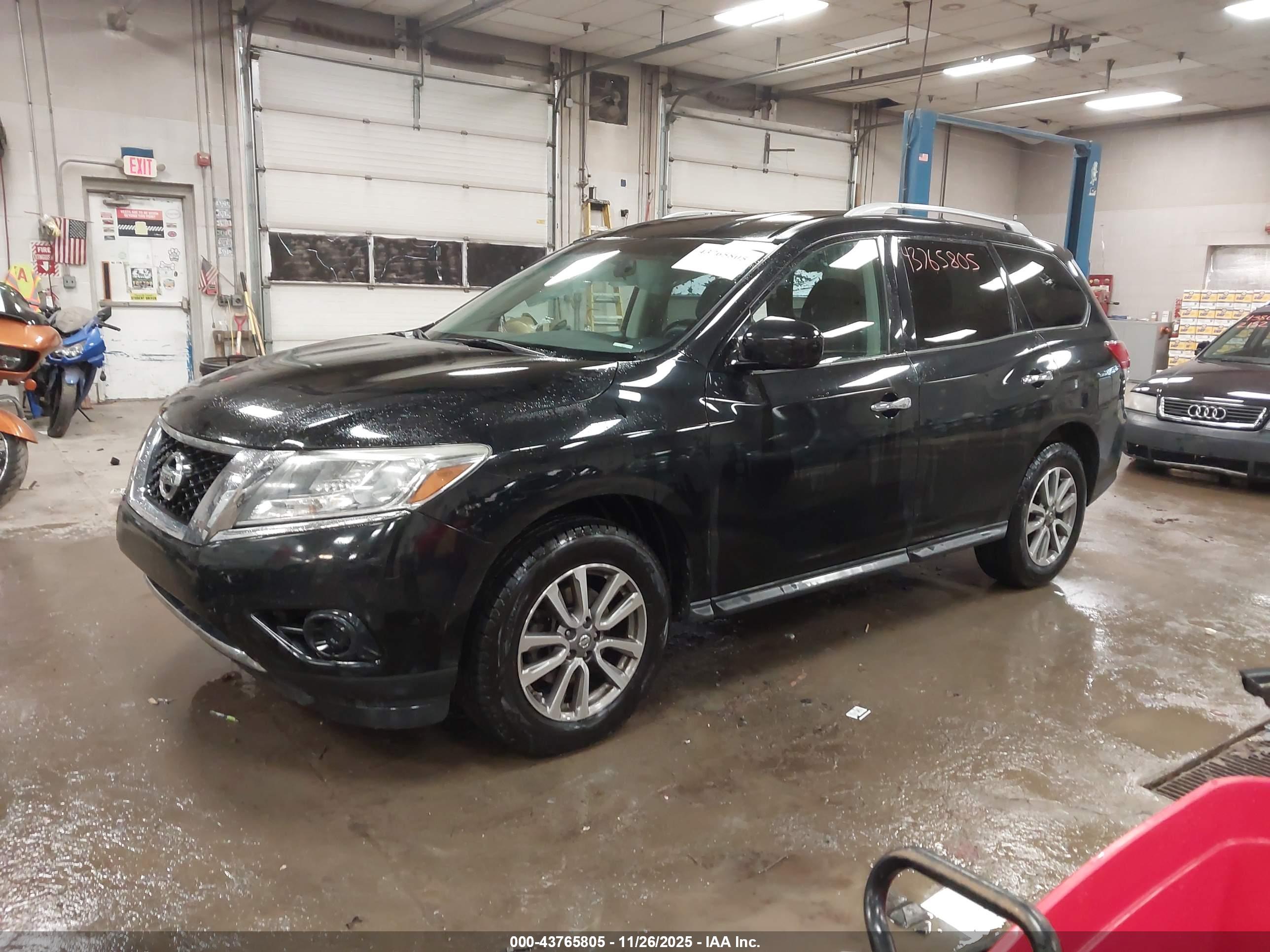 NISSAN PATHFINDER image 2