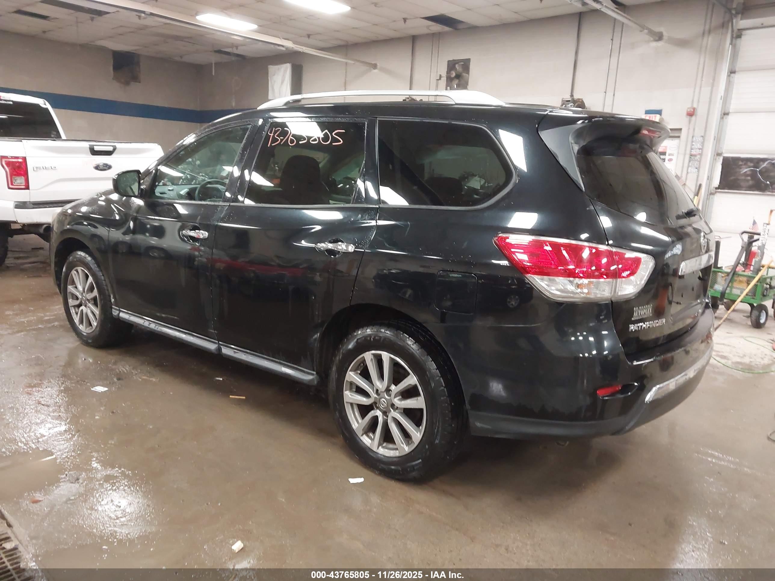NISSAN PATHFINDER image 3