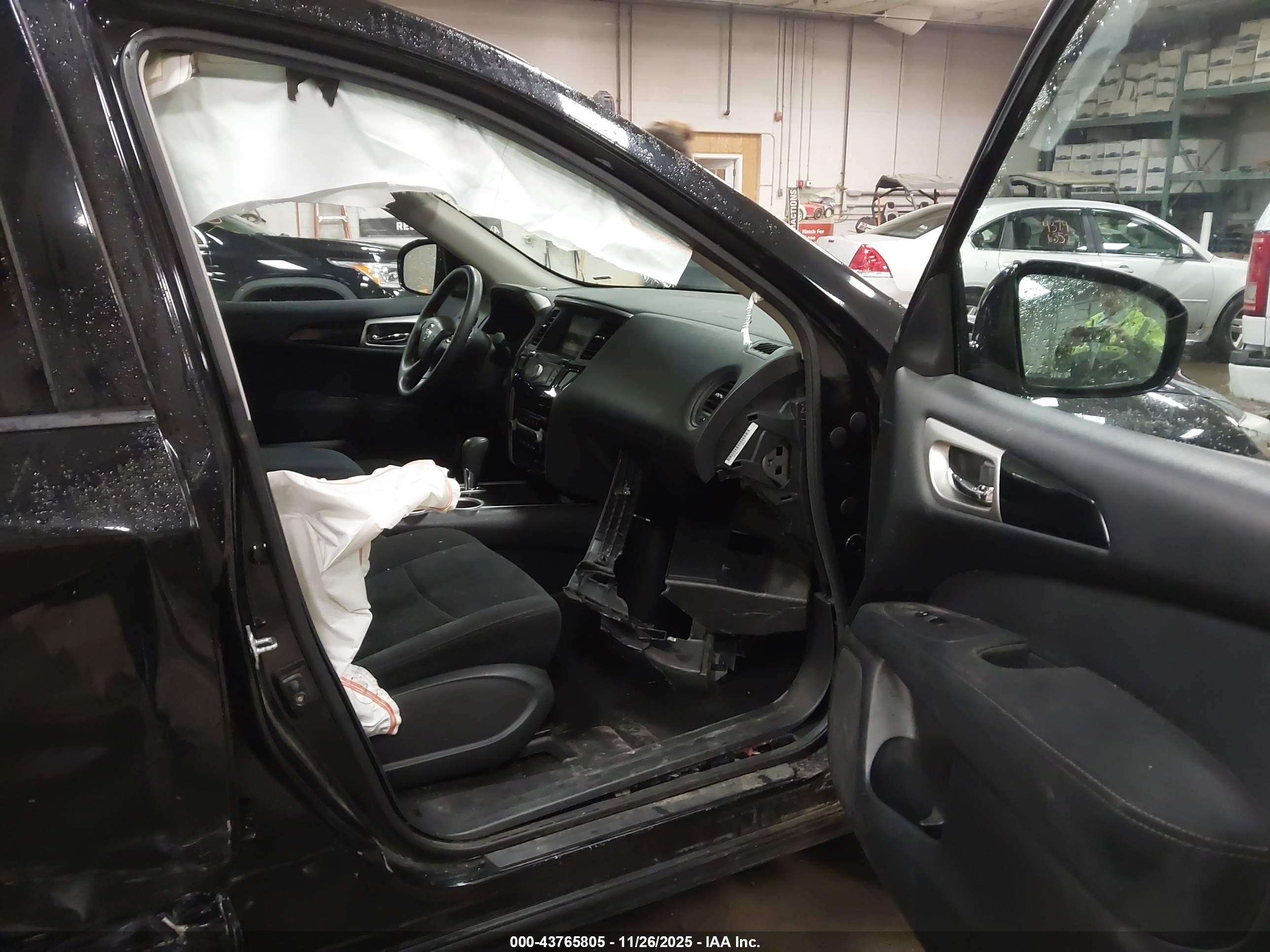 NISSAN PATHFINDER image 5