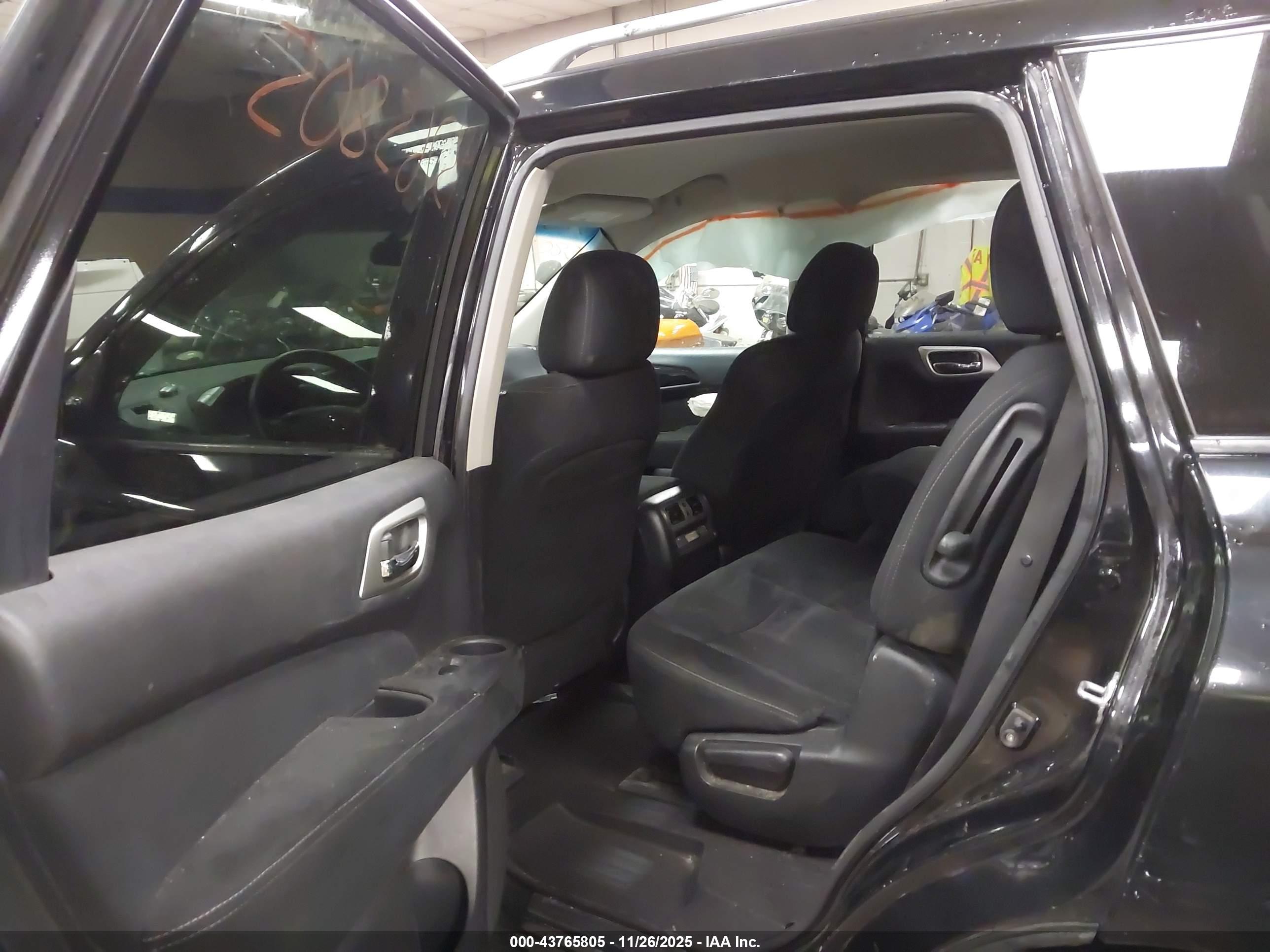 NISSAN PATHFINDER image 8