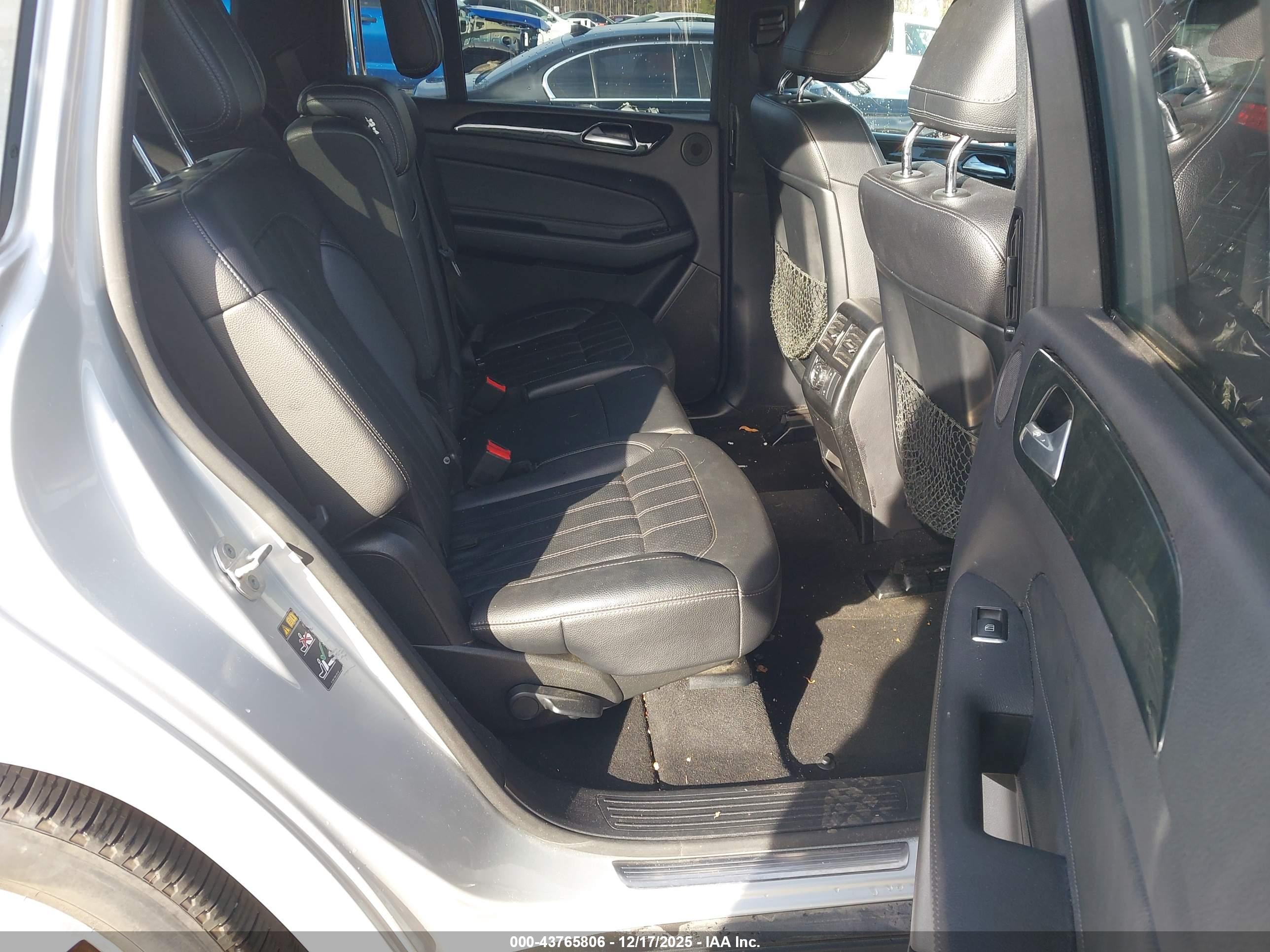 MERCEDES-BENZ GLS image 8