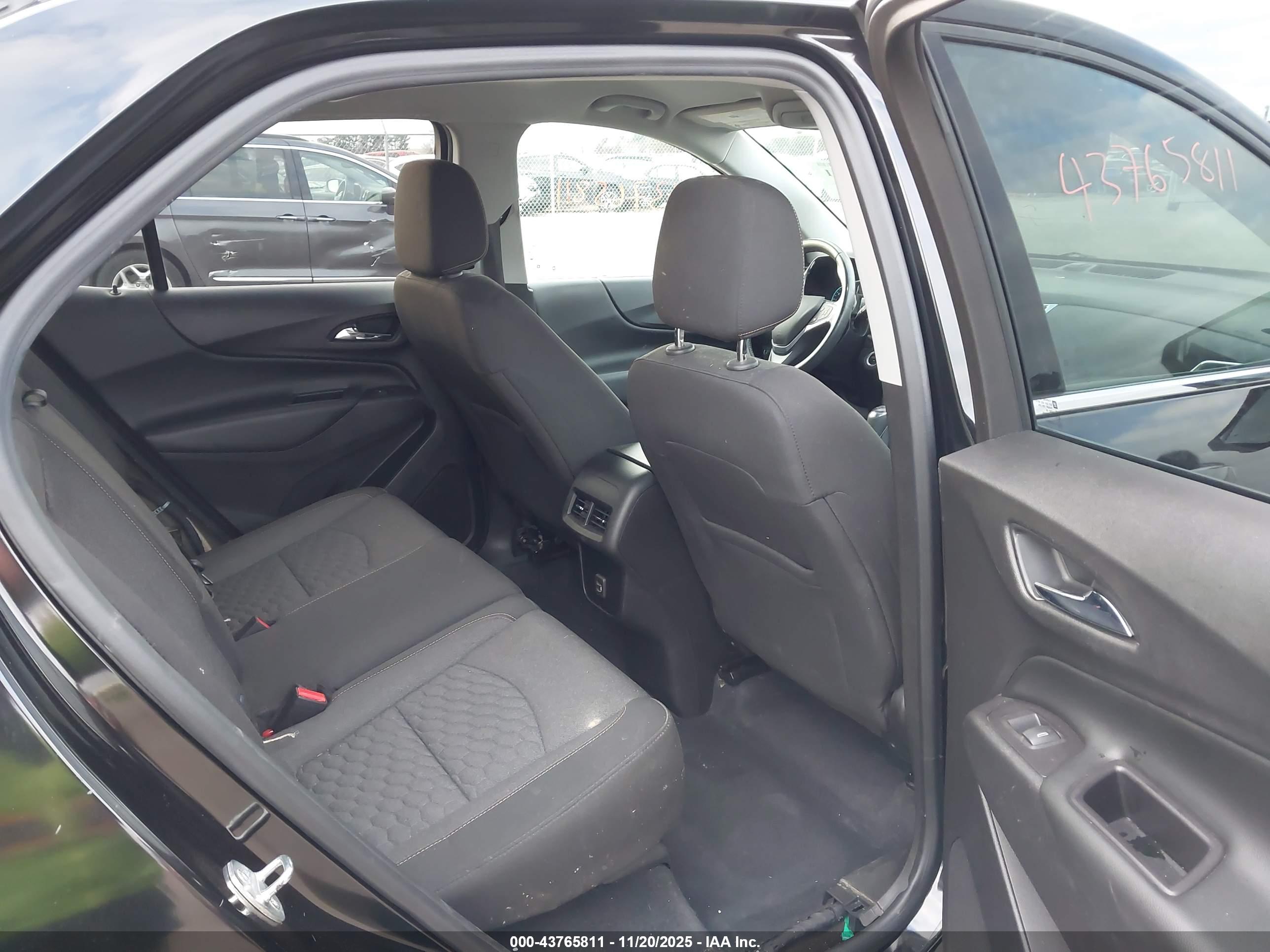CHEVROLET EQUINOX image 8