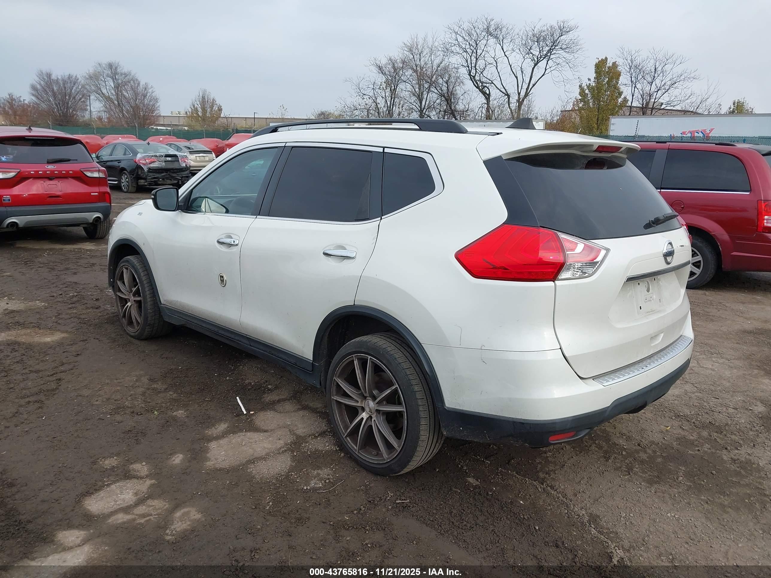 NISSAN ROGUE image 3