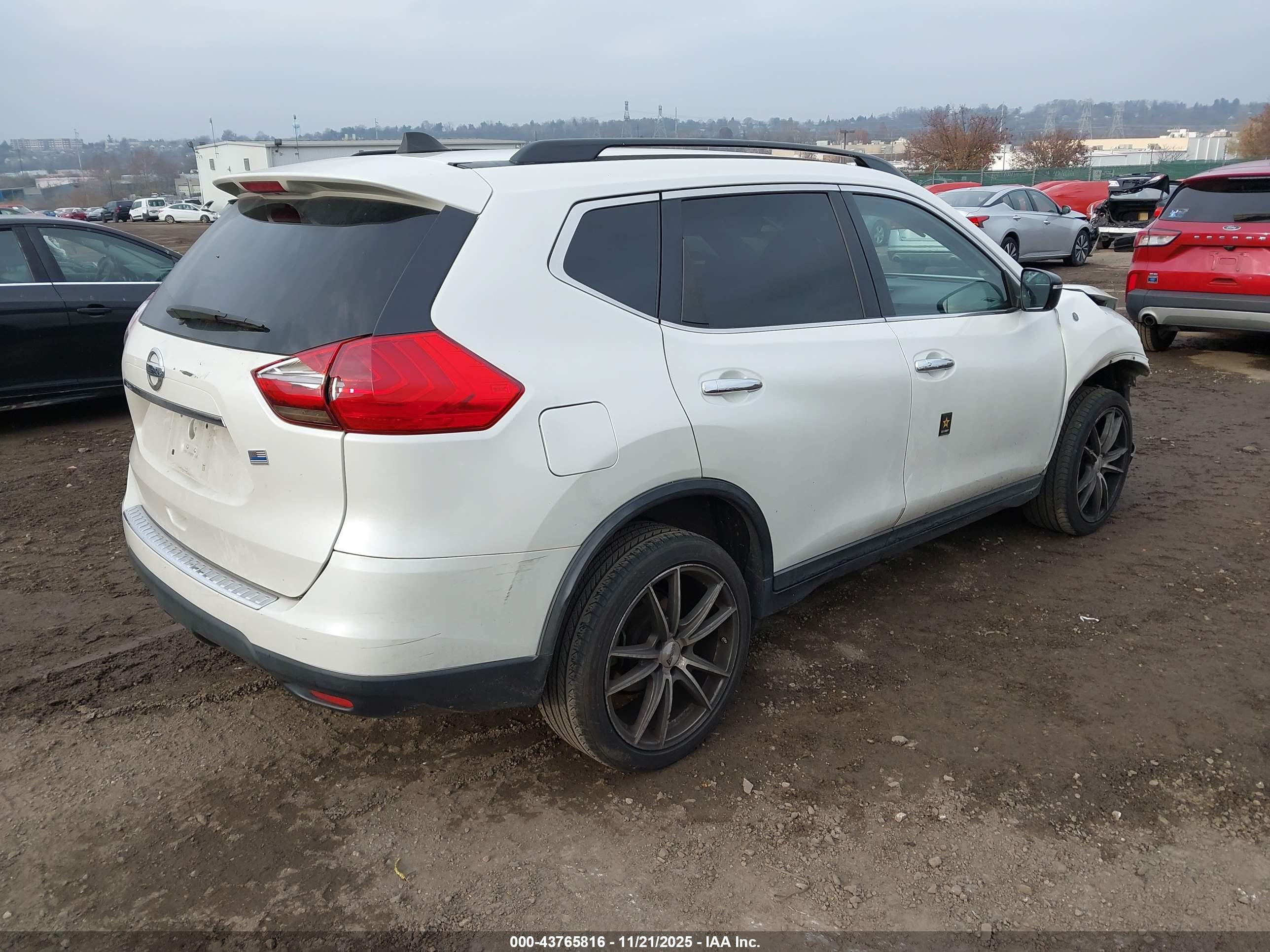 NISSAN ROGUE image 4