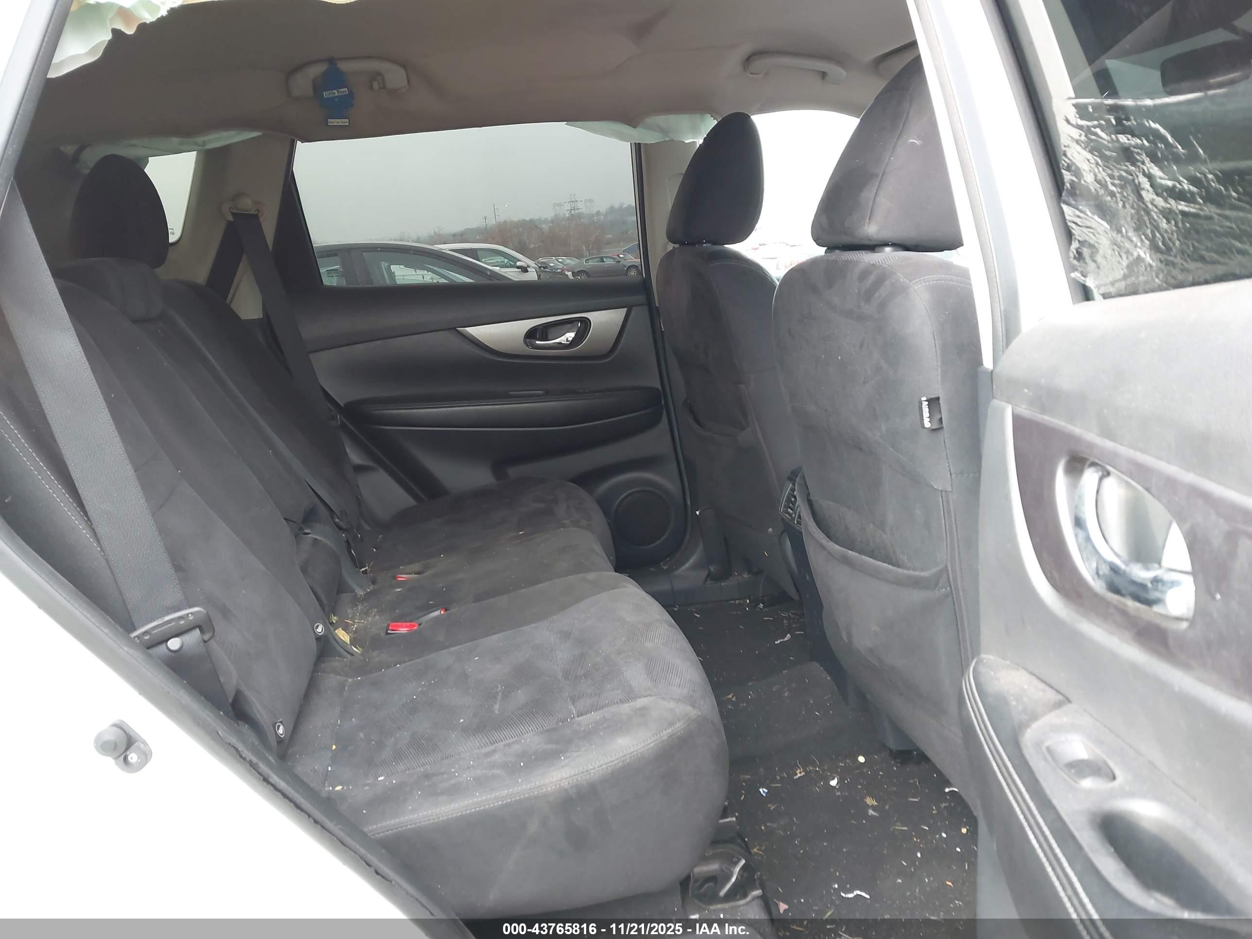 NISSAN ROGUE image 8
