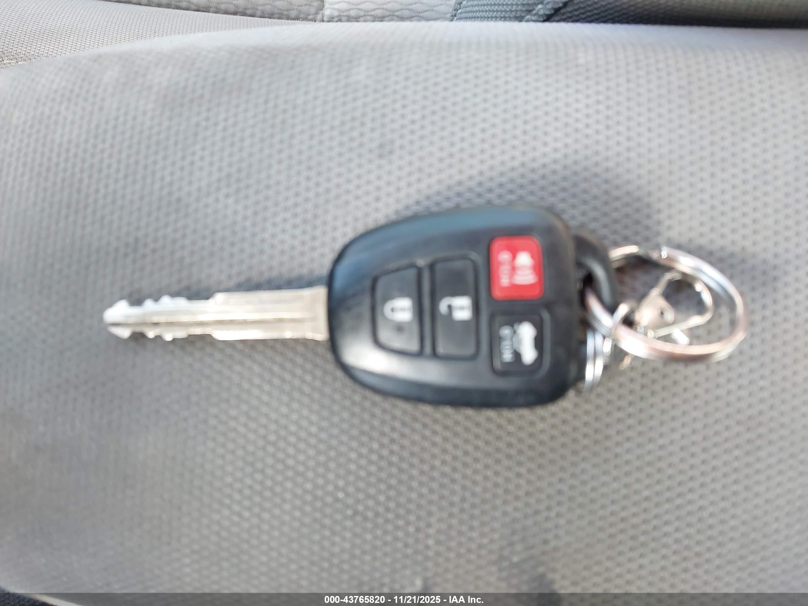 TOYOTA COROLLA image 11