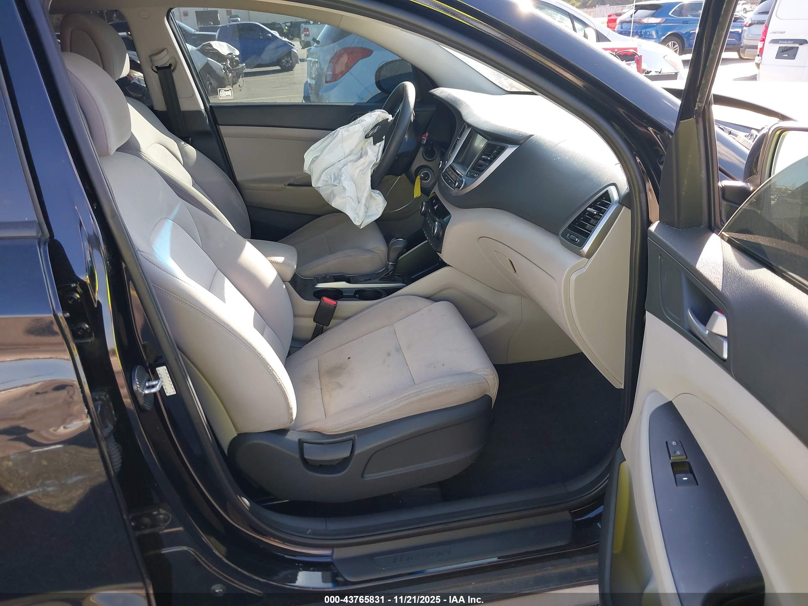HYUNDAI TUCSON image 5