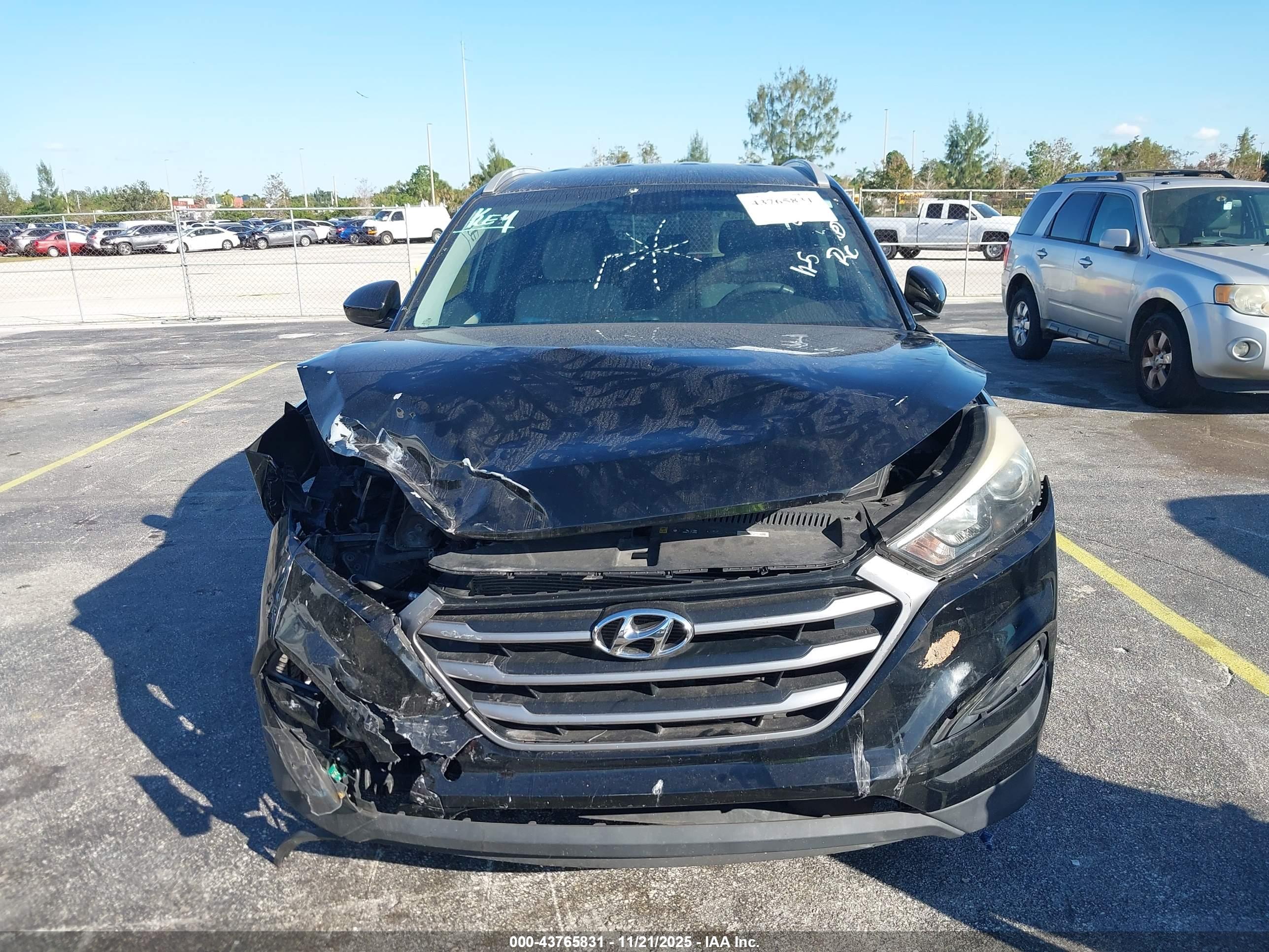 HYUNDAI TUCSON image 6