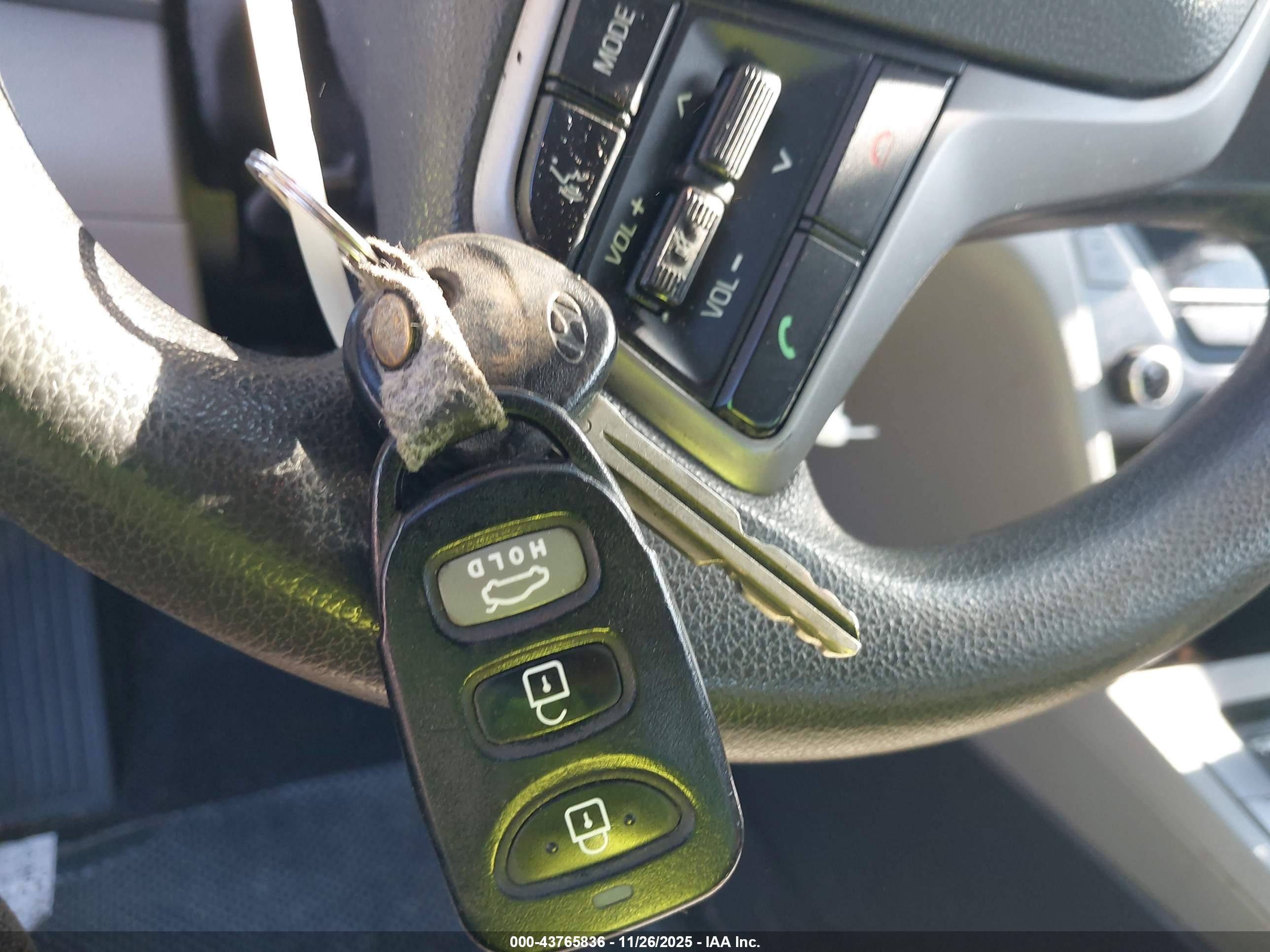 HYUNDAI ELANTRA image 11