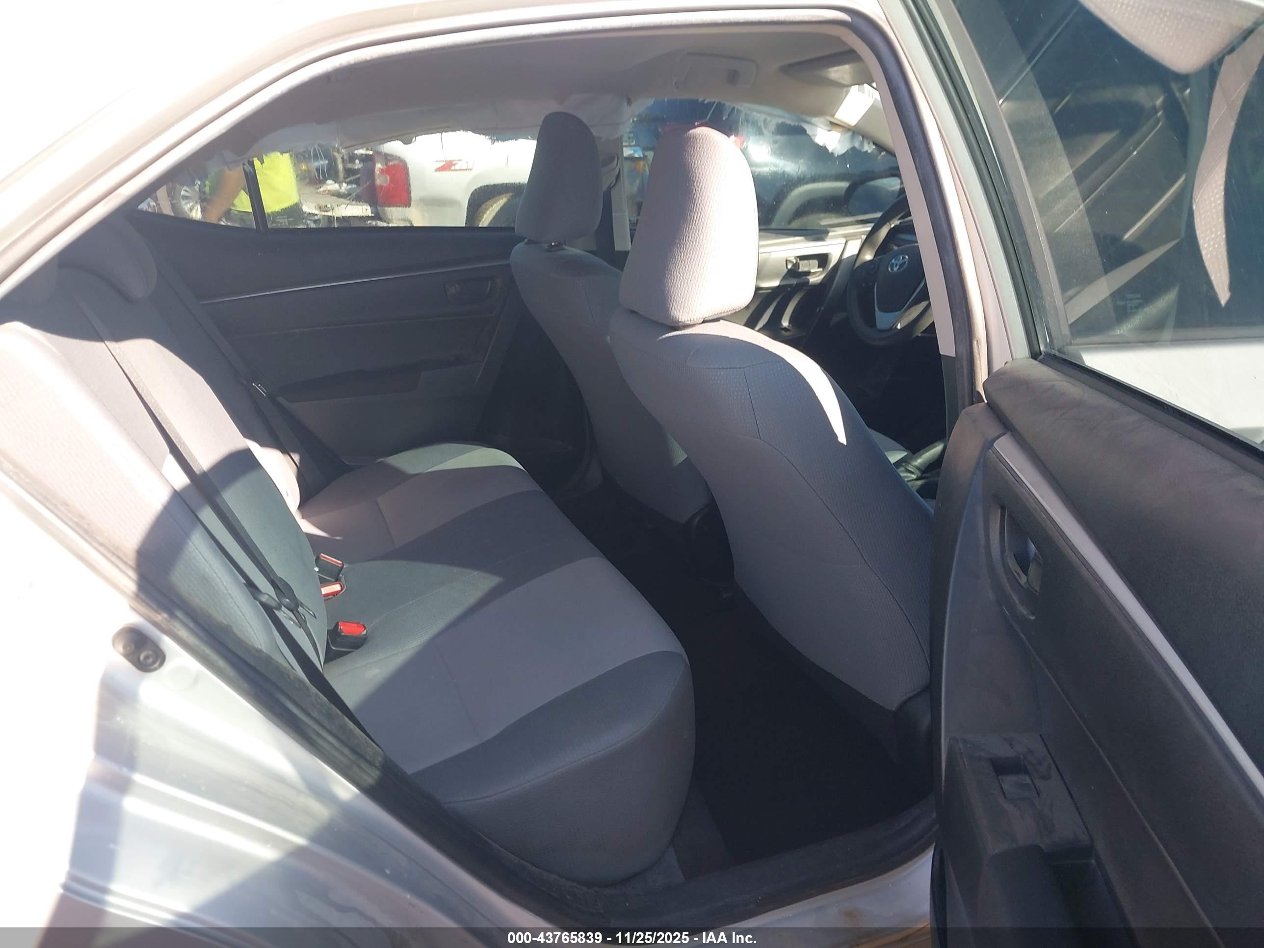 TOYOTA COROLLA image 8