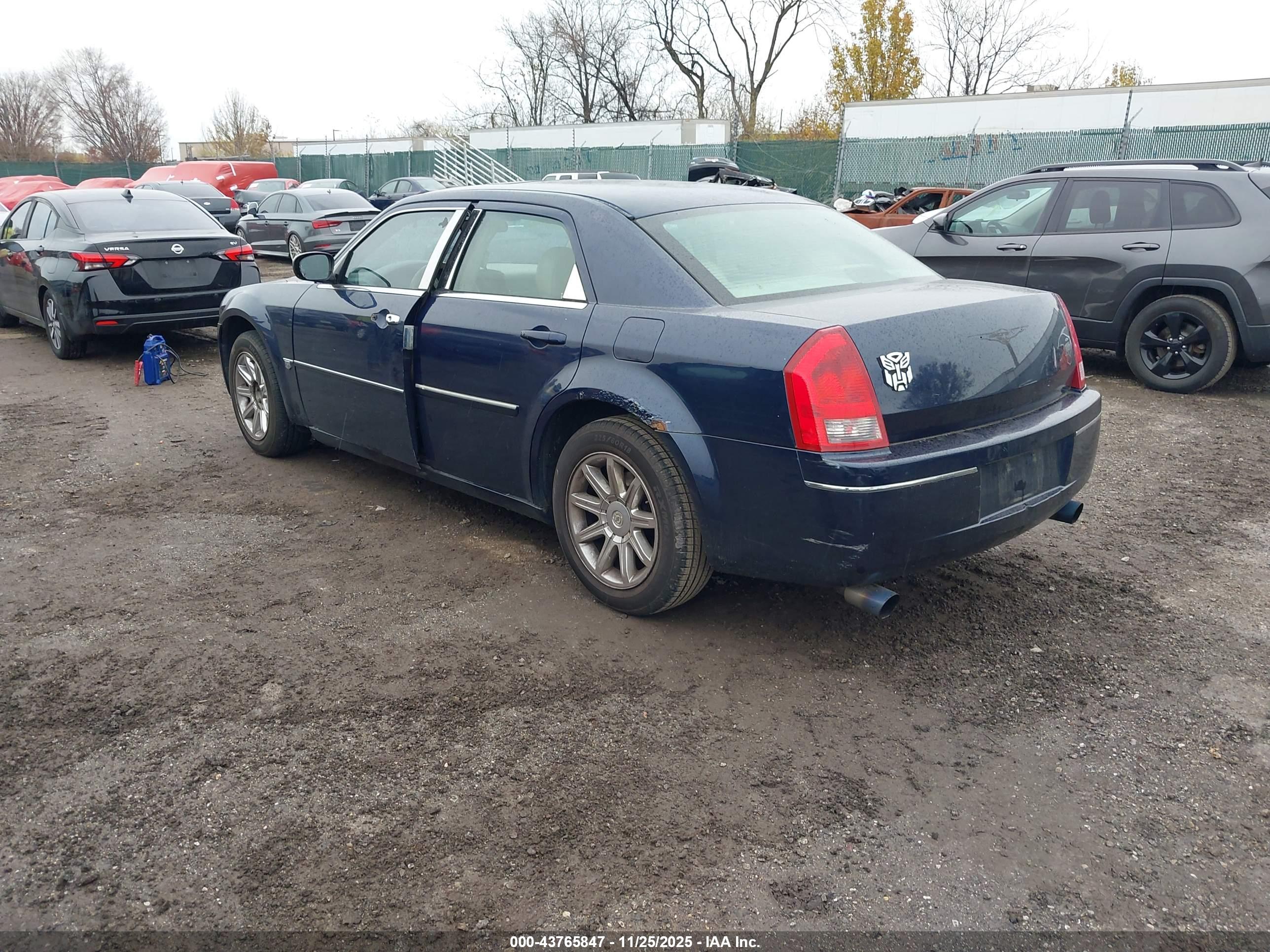 CHRYSLER 300 image 3