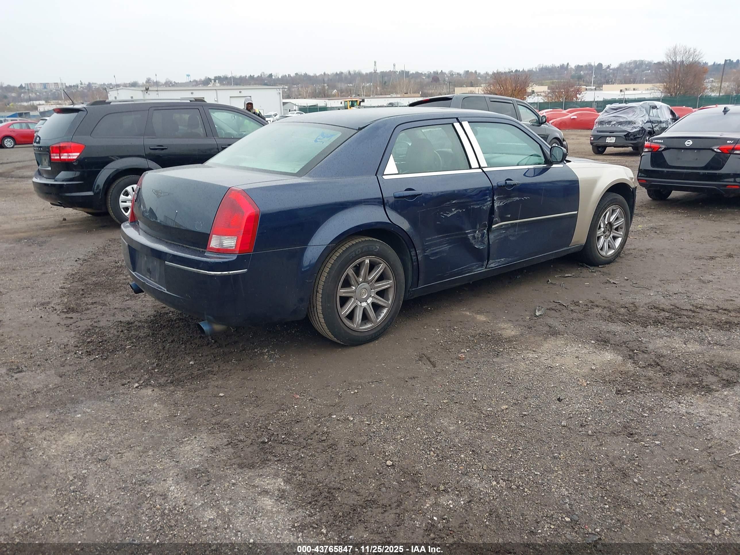 CHRYSLER 300 image 4
